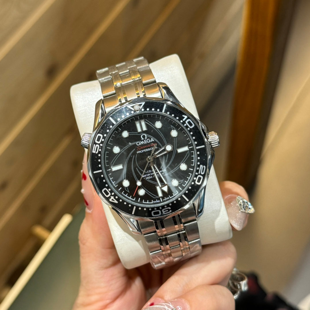 Omega Seamaster Diver 300M James Bond 007 42mm Steel Strap 229871