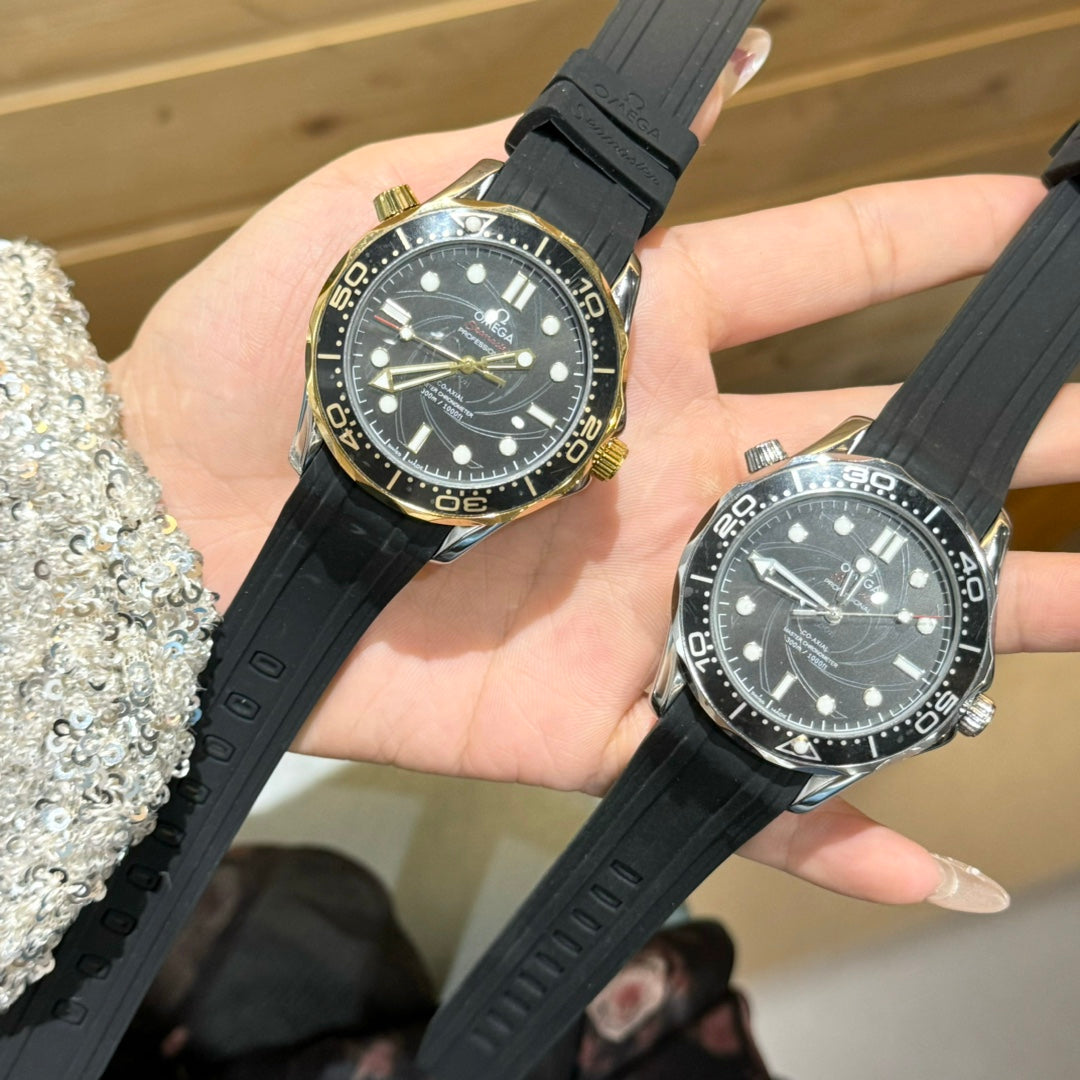 Omega Seamaster Diver 300M James Bond 007 42mm Rubber Strap 229873