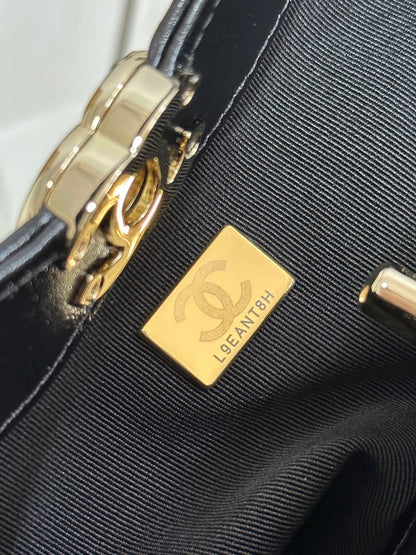 CC 25P Mini 31 Bag Black Waxed Sheepskin Gold Hardware 243582