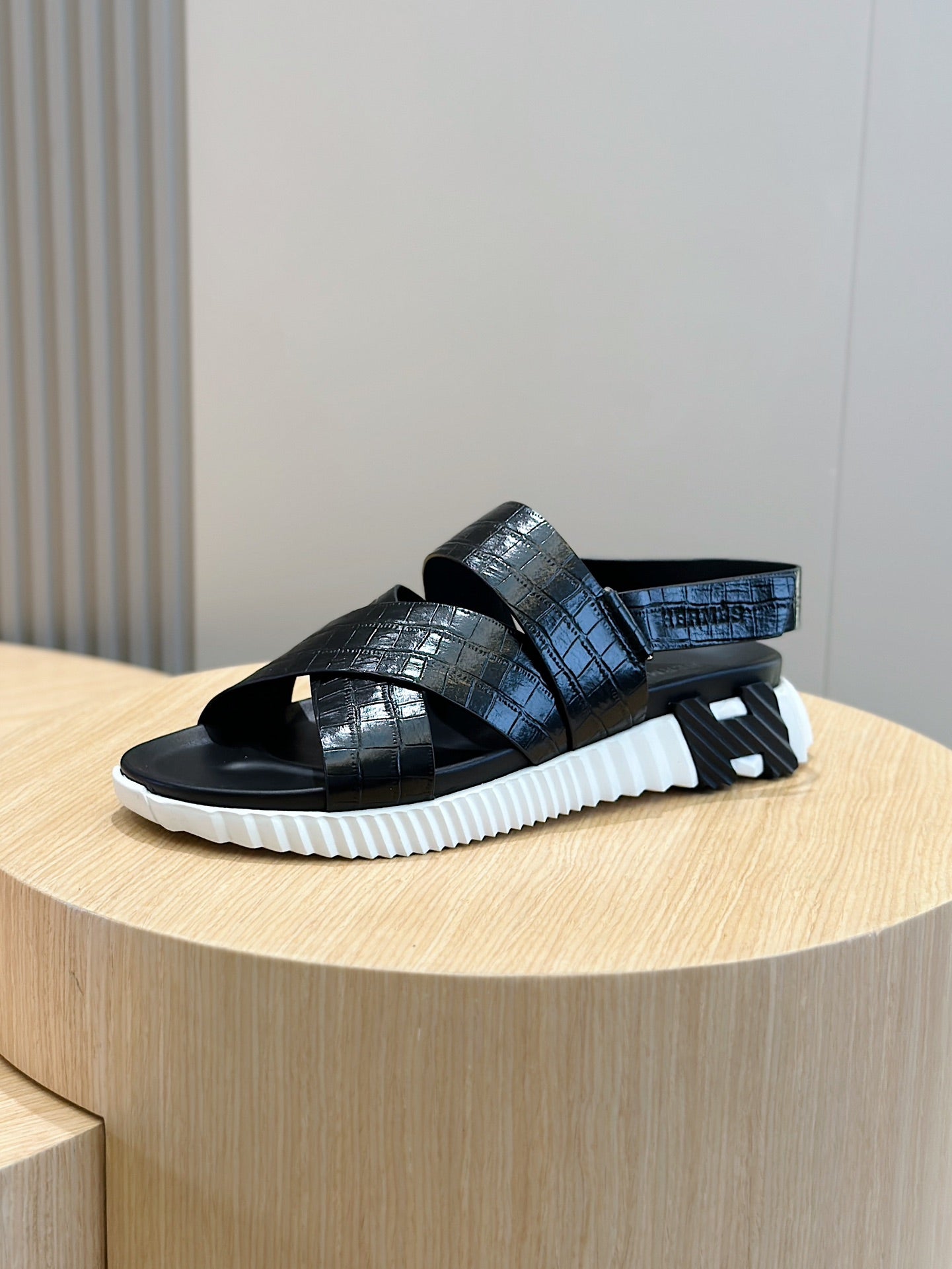 HM ELECTRIC SANDAL BLACK WITH MOTIF CALFSKIN