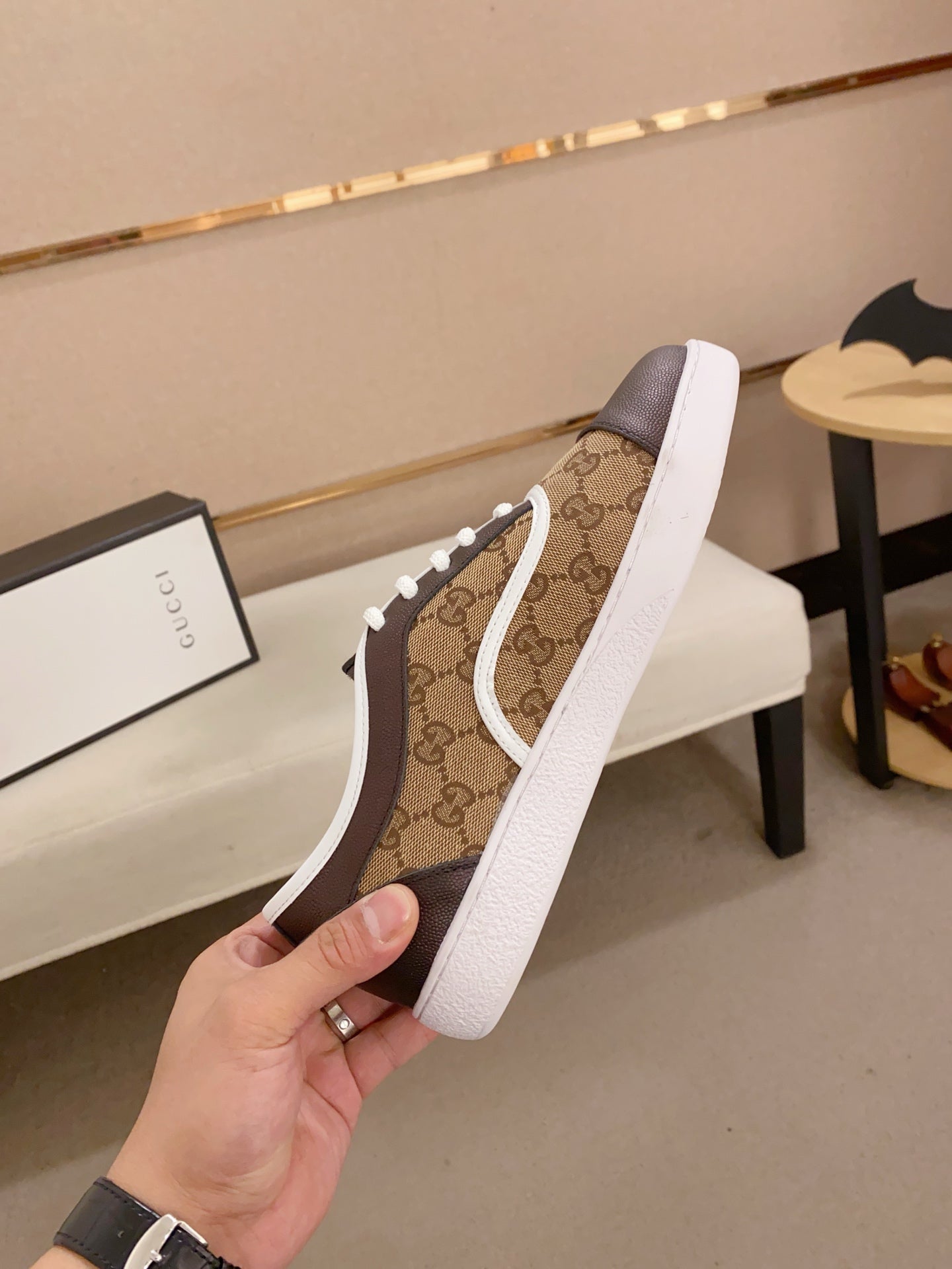 GG Men's Supreme Sneaker Brown Cowhide Printed Fabric 543664