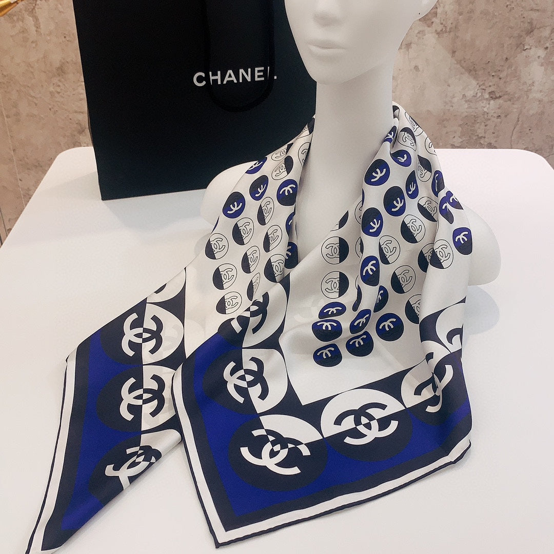 CC Square Scarf 90 CM In White Mix Blue Silk Twill 288718