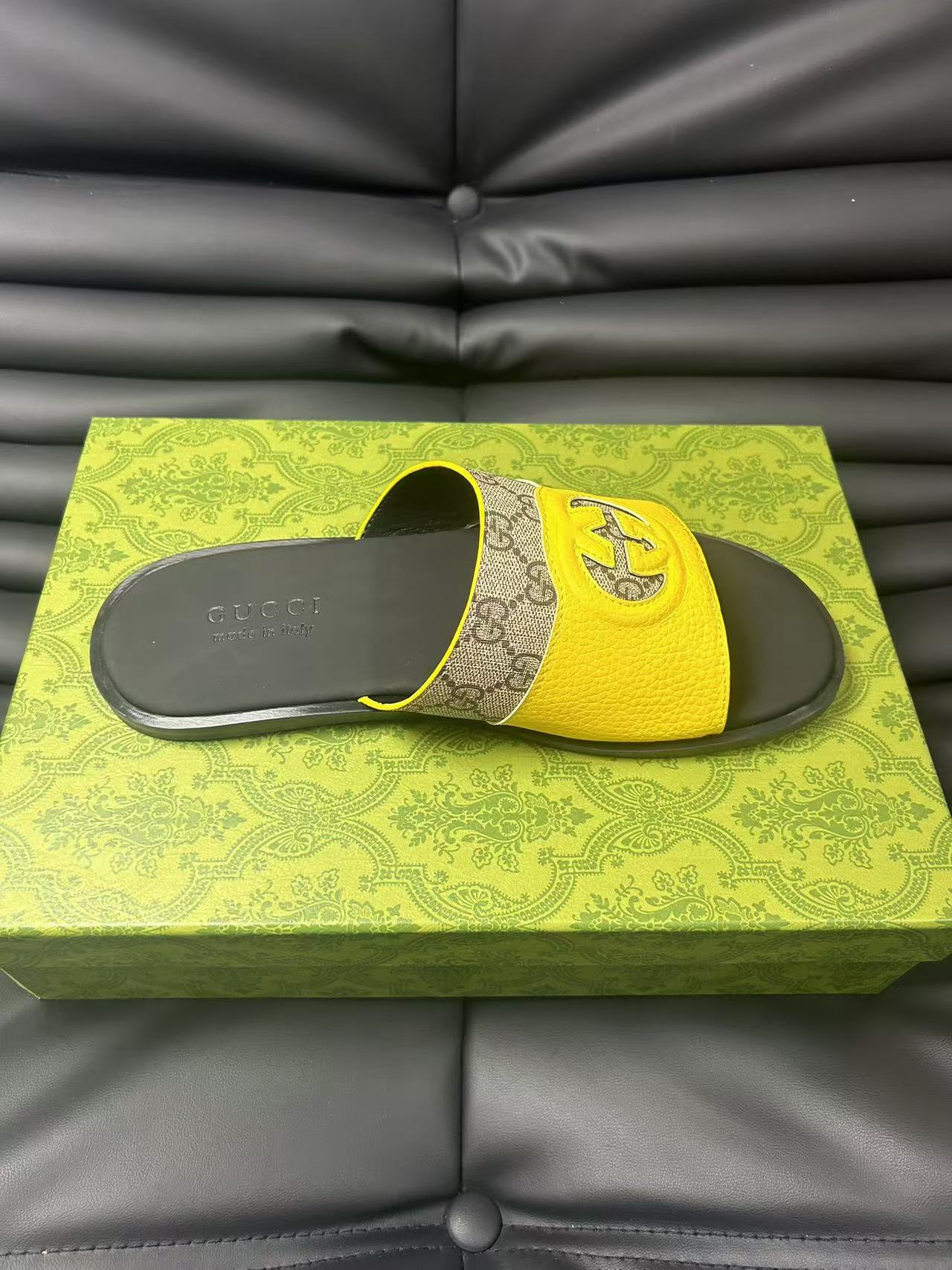 GG Men's 25 Slide Yellow Brown Calfskin 540252