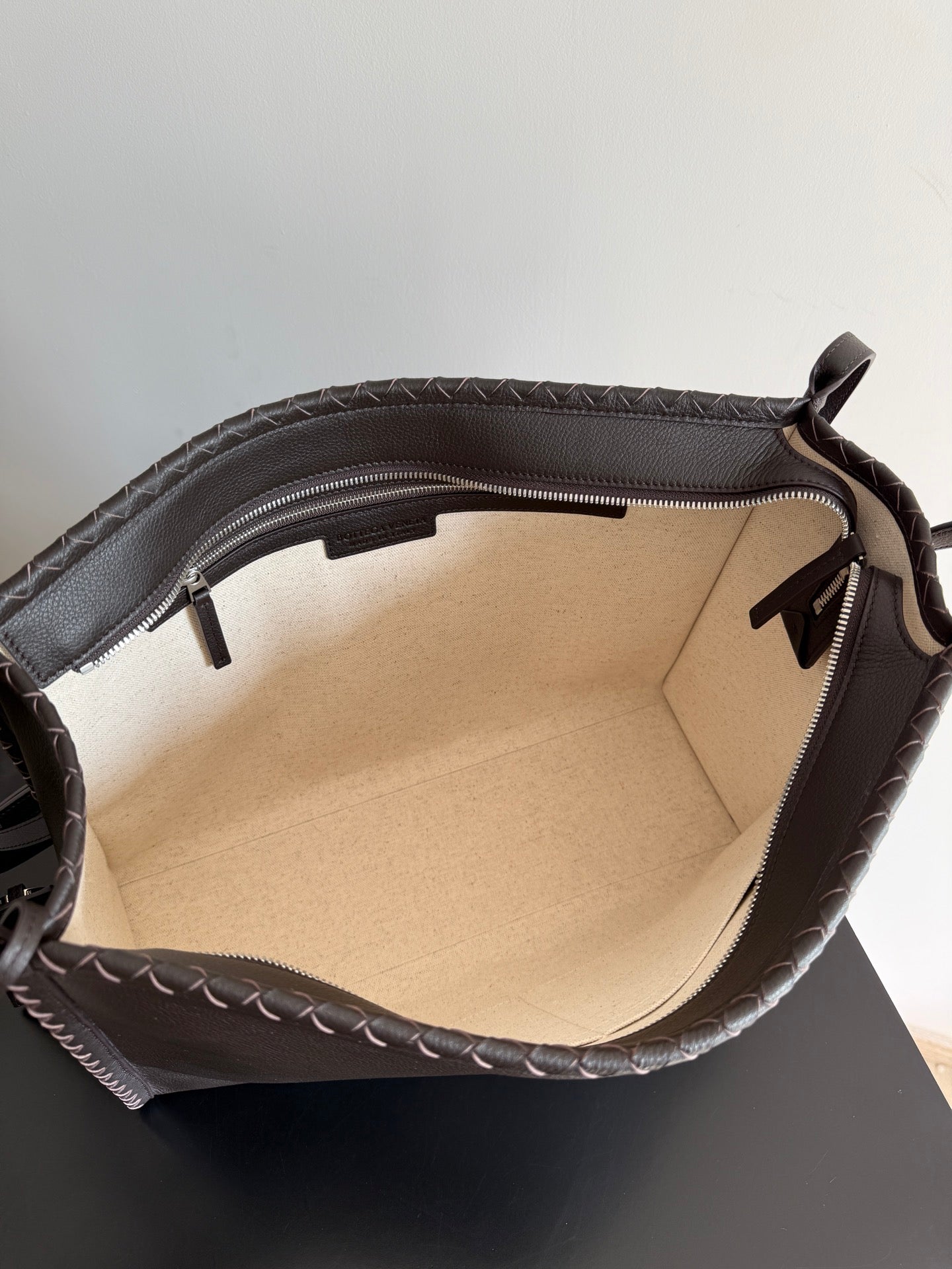 Bottega Veneta 2026 Corriere Zipped Messenger Bag Dark Brown Calfskin 136952