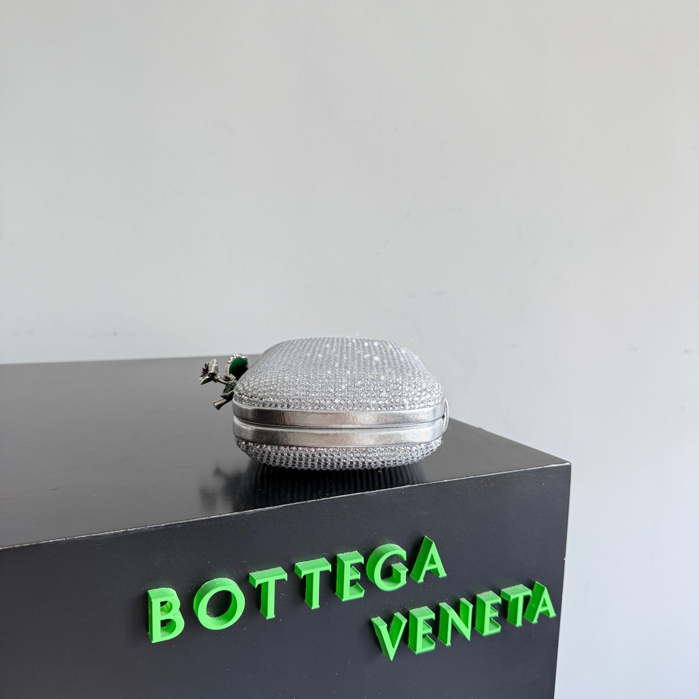 Bottega Veneta 2026 Knot Embellished Clutch 19cm Silver Crystal Leather Minaudière