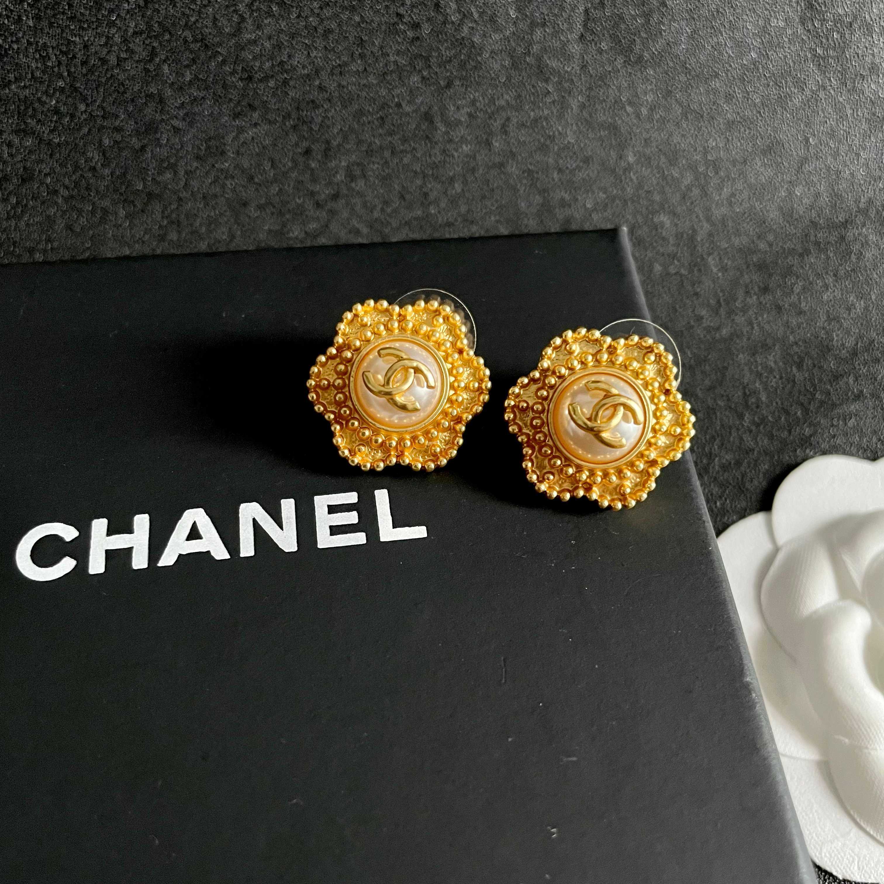 CC Flower Double C Mop Gold Earrings