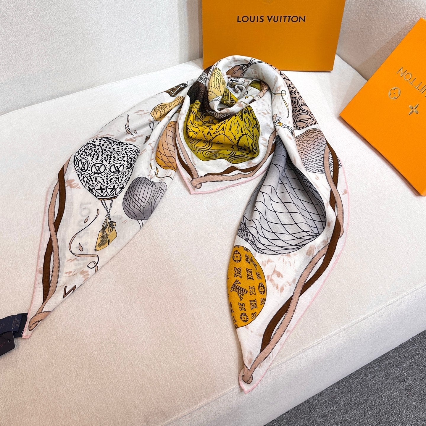 LV urkish Hot Air Balloon Scarf 140cm Yellow Colorful Cashmere 971101