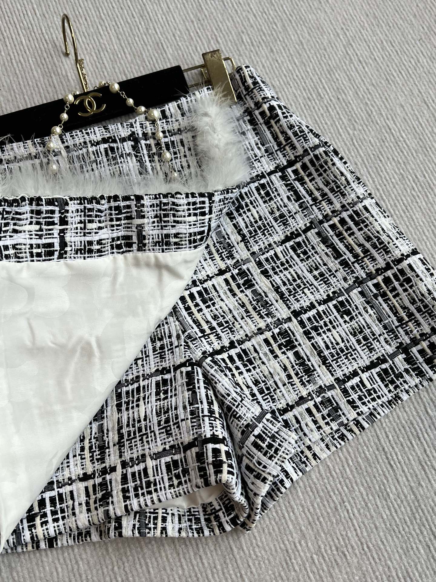 CC 25 Set Black And White Striped Synthetic Fabric  244330