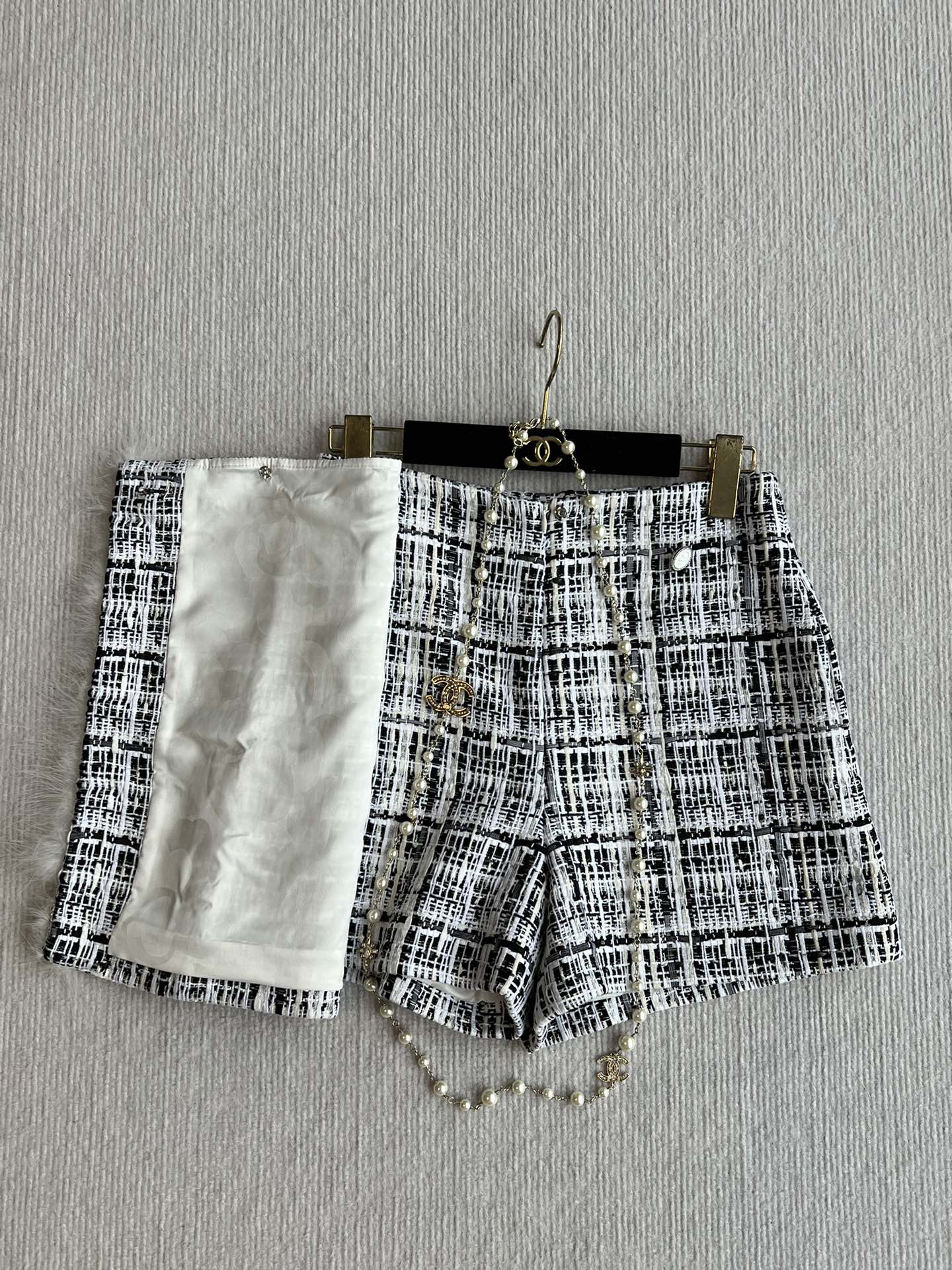 CC 25 Set Black And White Striped Synthetic Fabric  244330