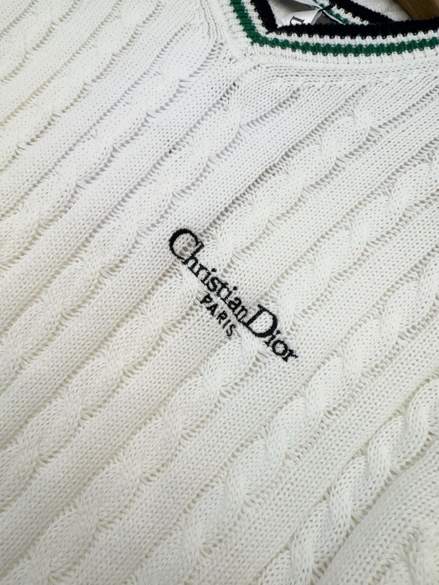 CD 25 V-neck Shirt White Silk Cotton
