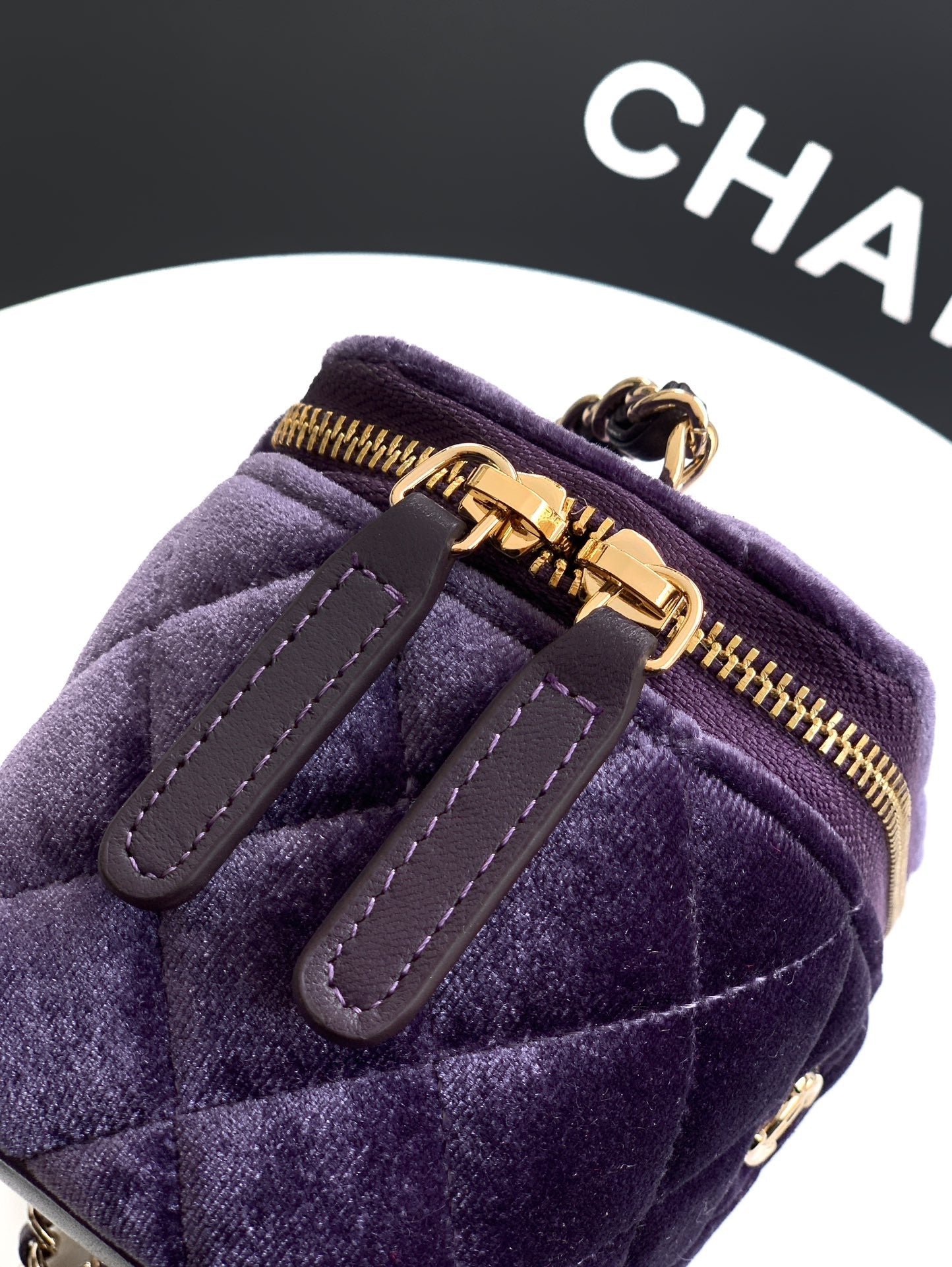 Chane 2026 Vanity Case 11cm Velvet