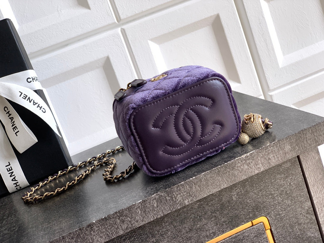 Chane 2026 Vanity Case 11cm Velvet