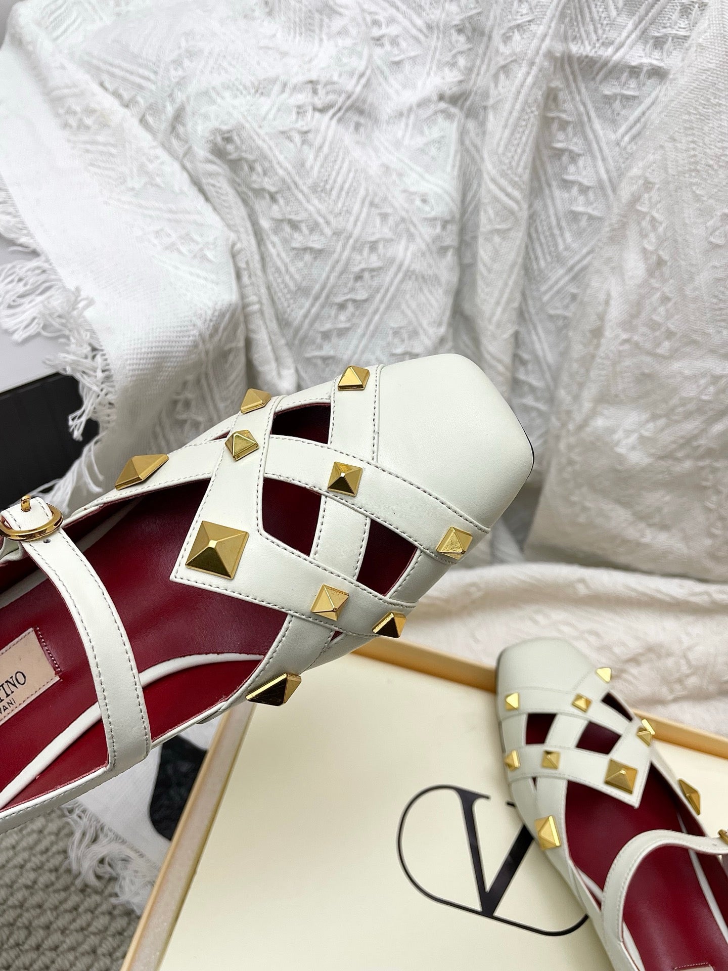 VT 26s Mary Jane Ballet Flats White Burgundy Lambskin 611367