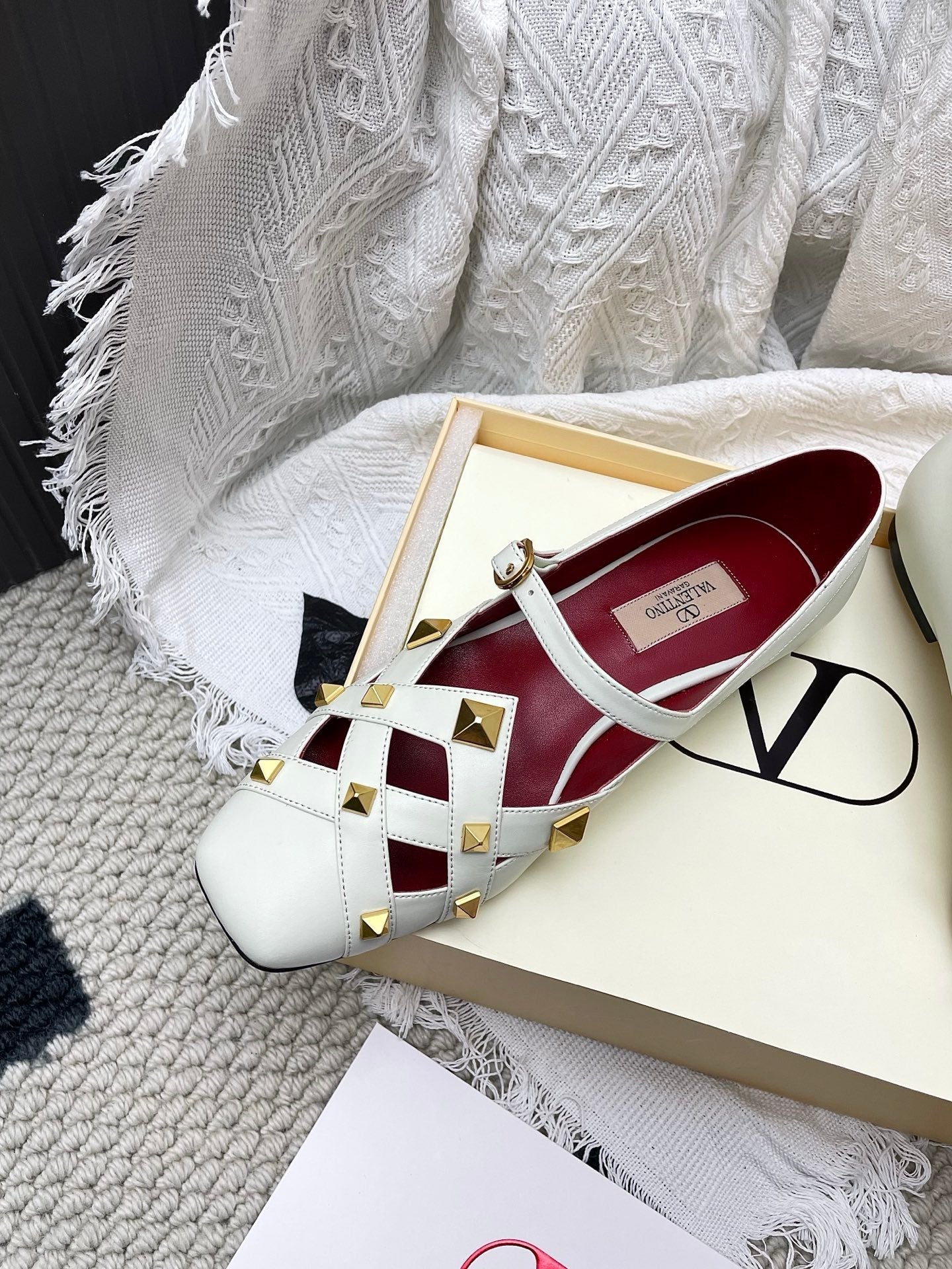 VT 26s Mary Jane Ballet Flats White Burgundy Lambskin 611367