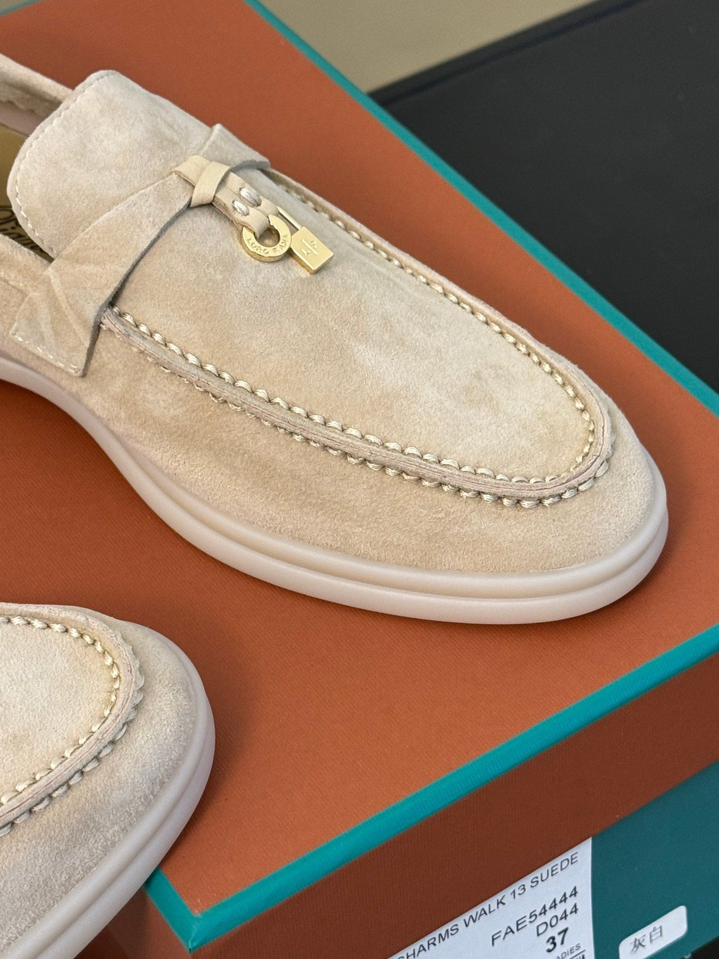 summer charm walk loafer suede