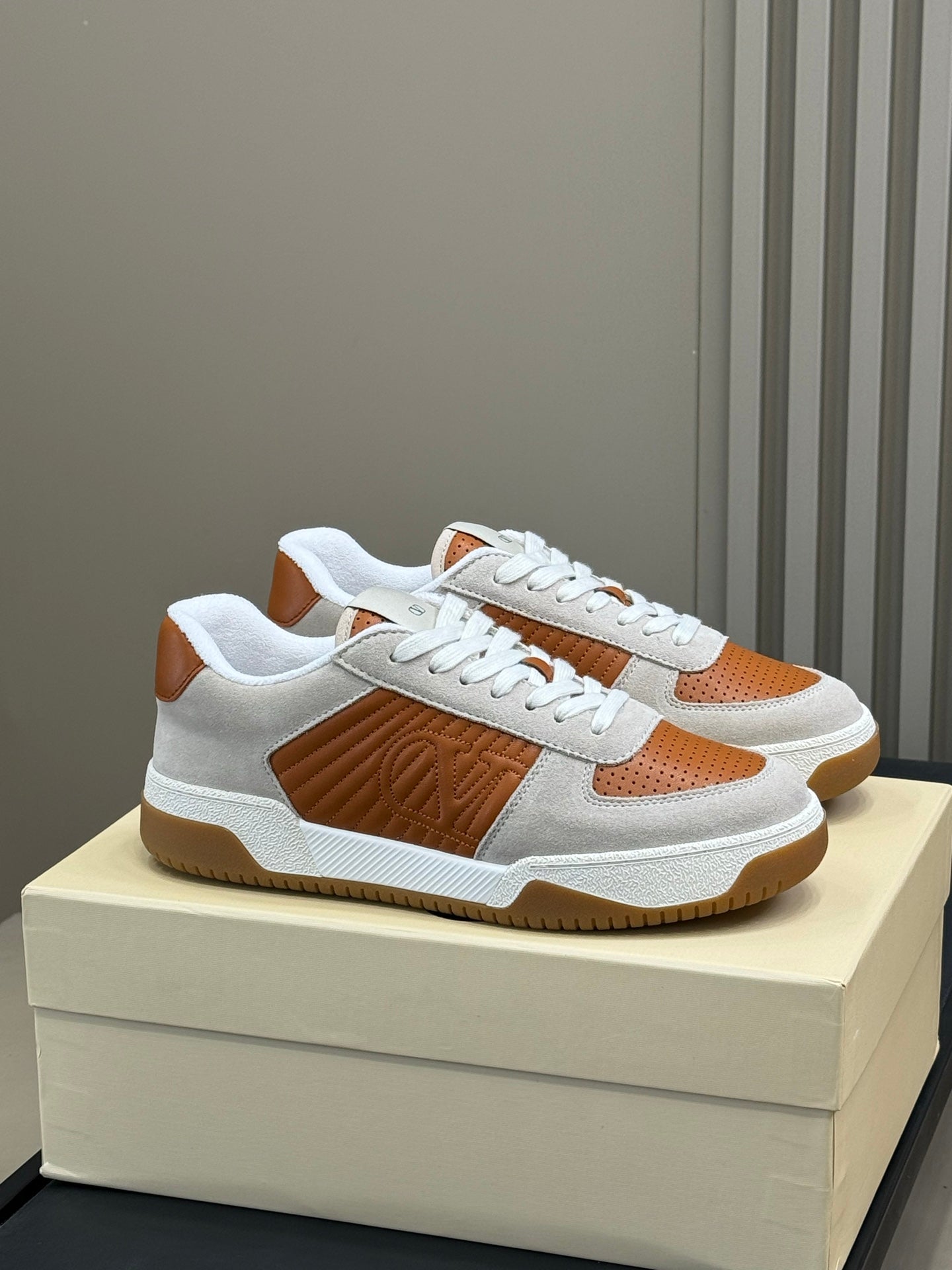 VT 2025 Sneaker Brown White Suede Calfskin 548583