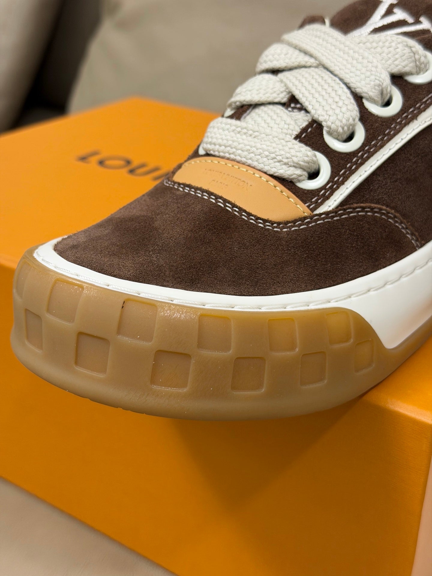 LV 25 Oversized Sneakers Brown Suede 576953