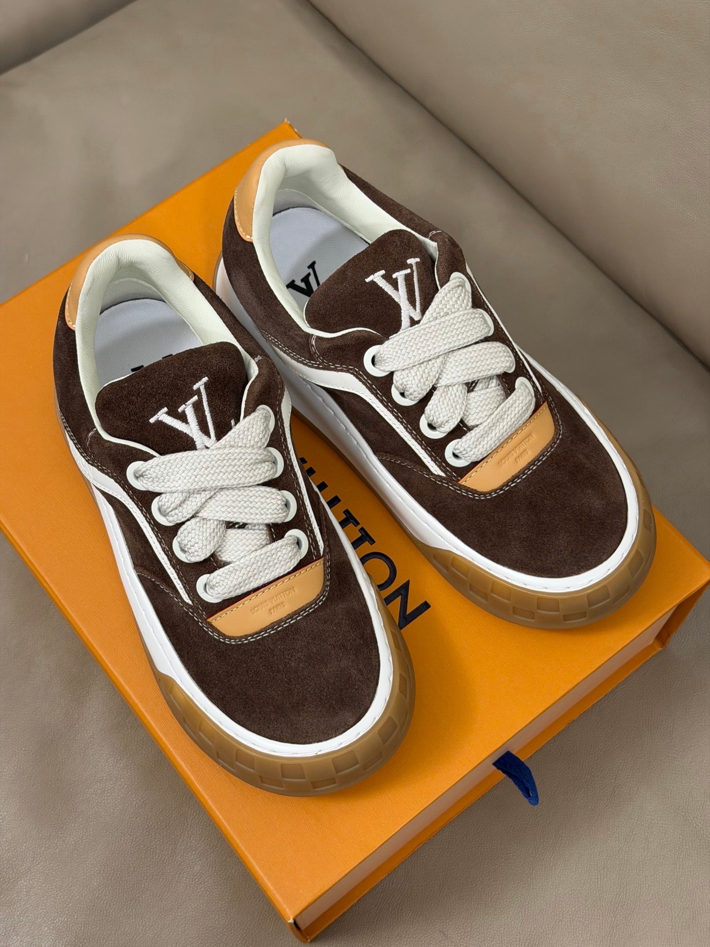 LV 25 Oversized Sneakers Brown Suede 576953