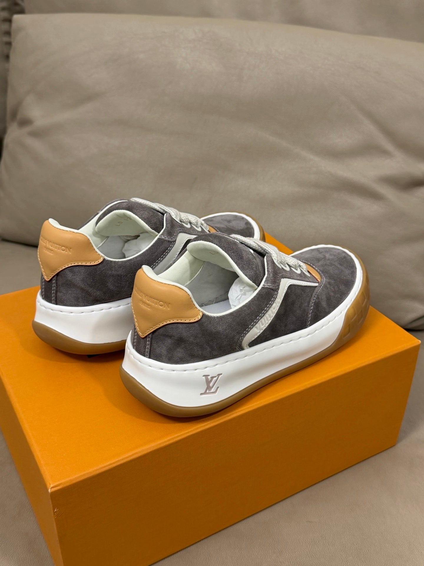 LV 25 Oversized Sneakers Gray Suede 576956