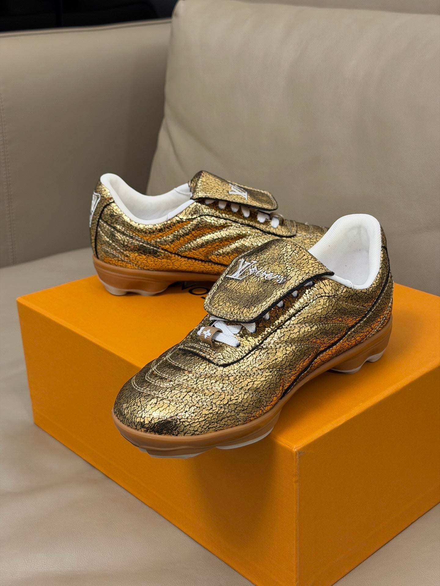 LV x Pharrell Footprint 26ss Sneaker Gold Pebble Leather 621149