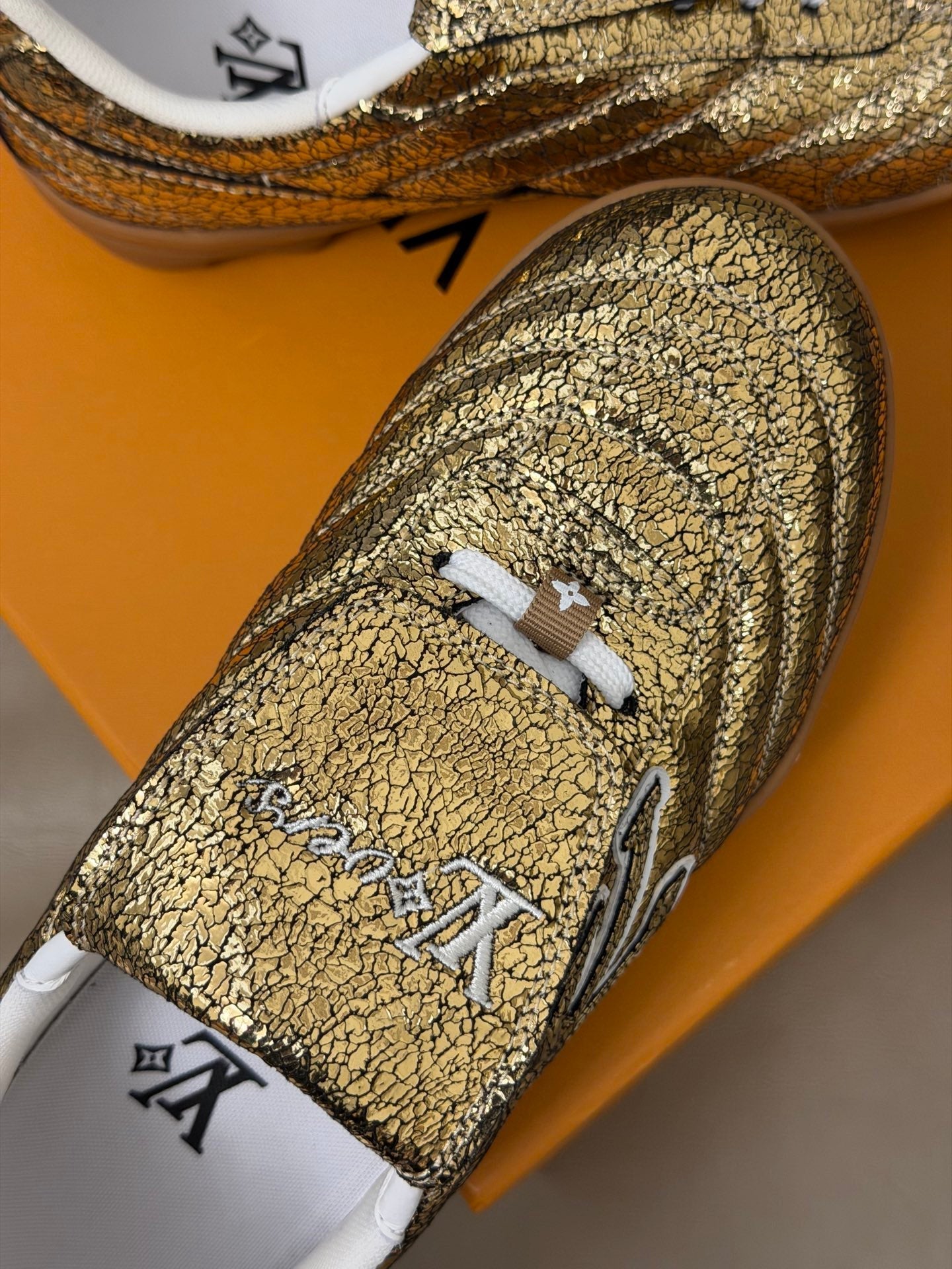 LV x Pharrell Footprint 26ss Sneaker Gold Pebble Leather 621149