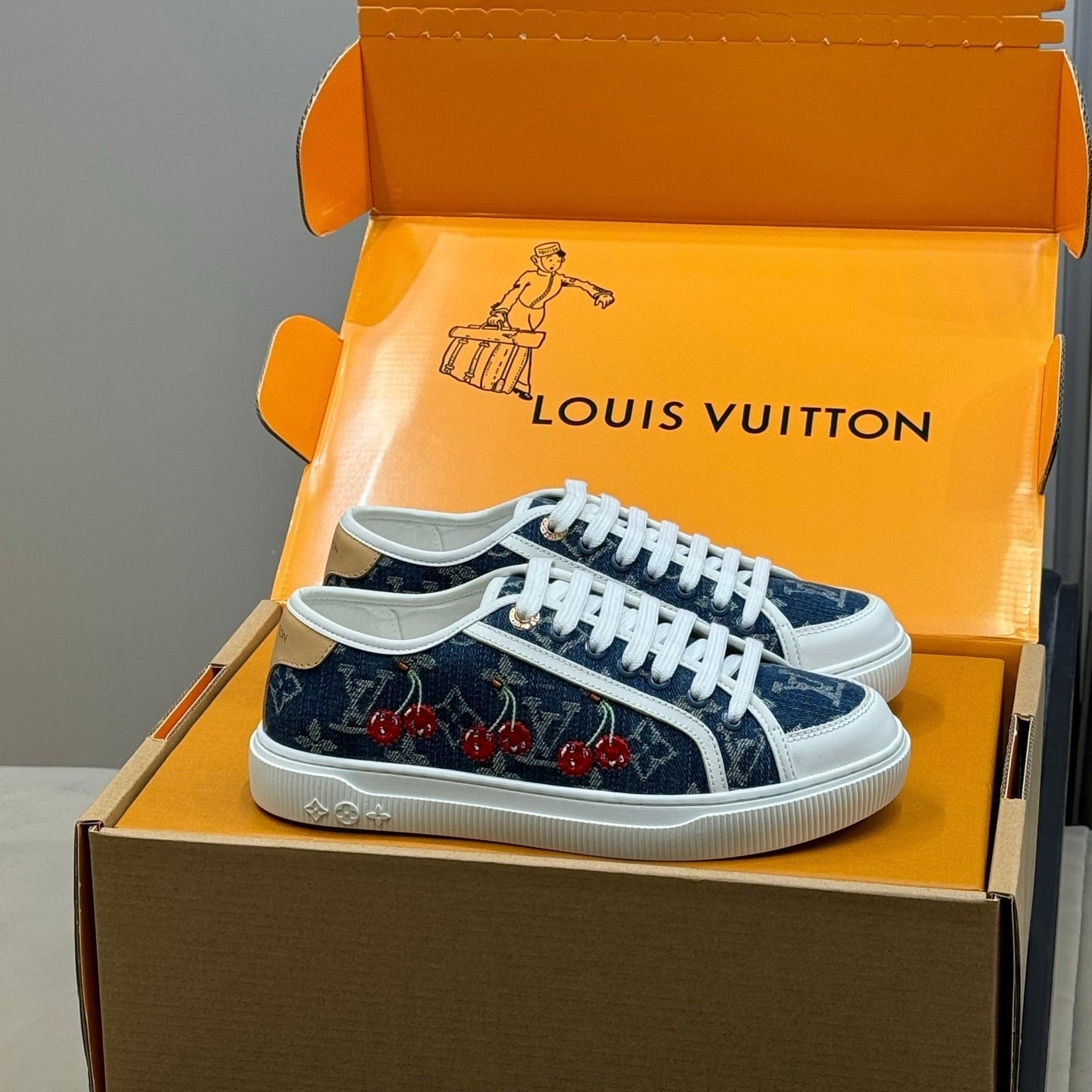 LV 26ss Sneaker Cherry Blue White Monogram Denim Leather 621643
