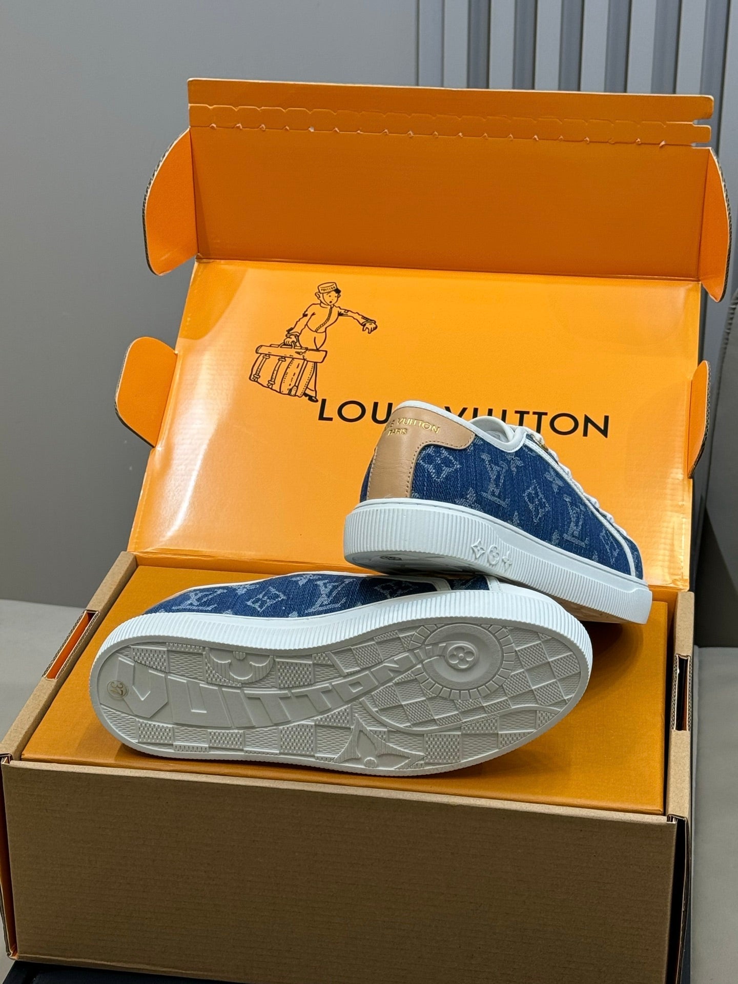 LV 26ss Sneaker Dark Blue Monogram Leather 621638
