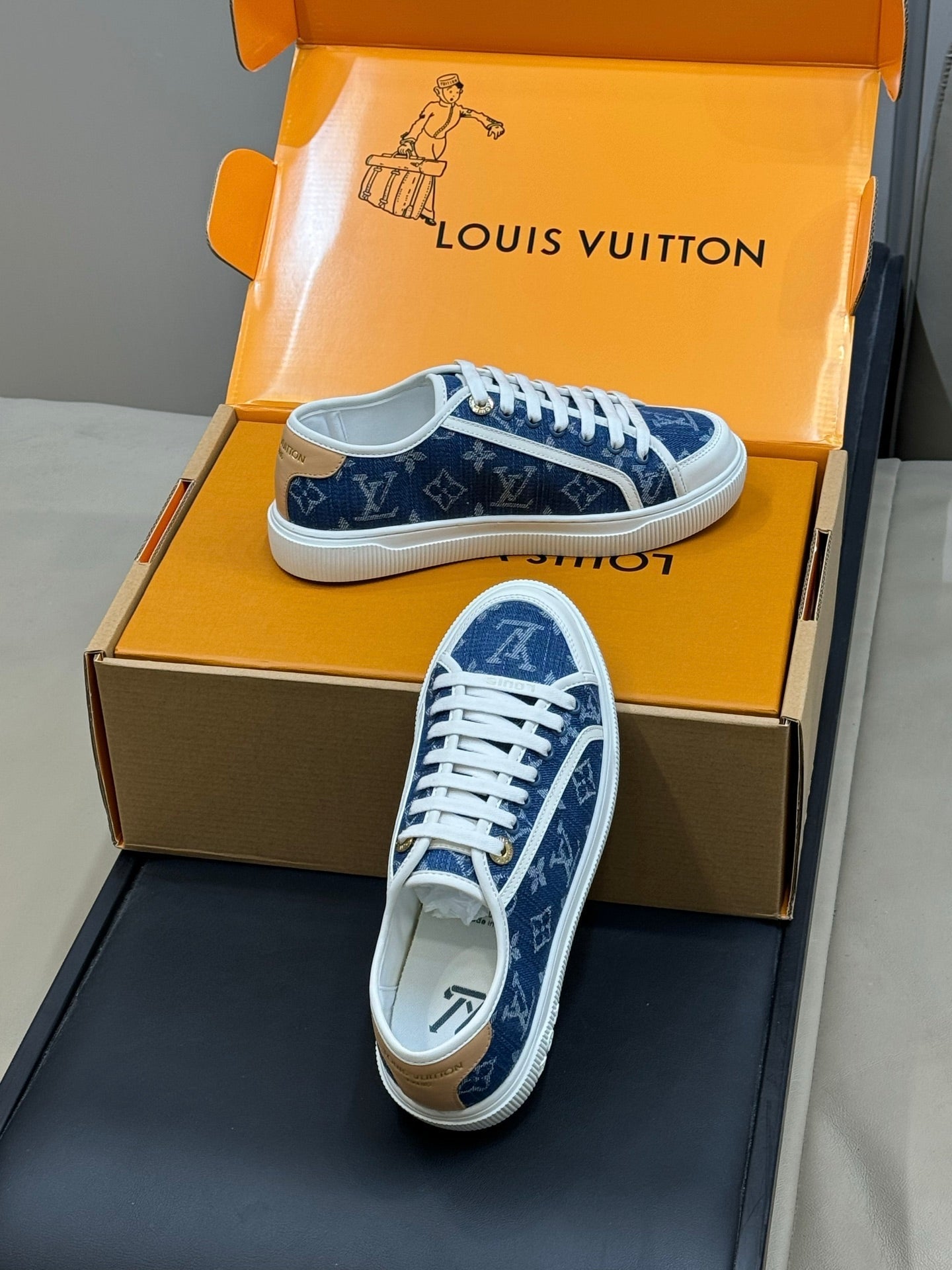 LV 26ss Sneaker Dark Blue Monogram Leather 621638