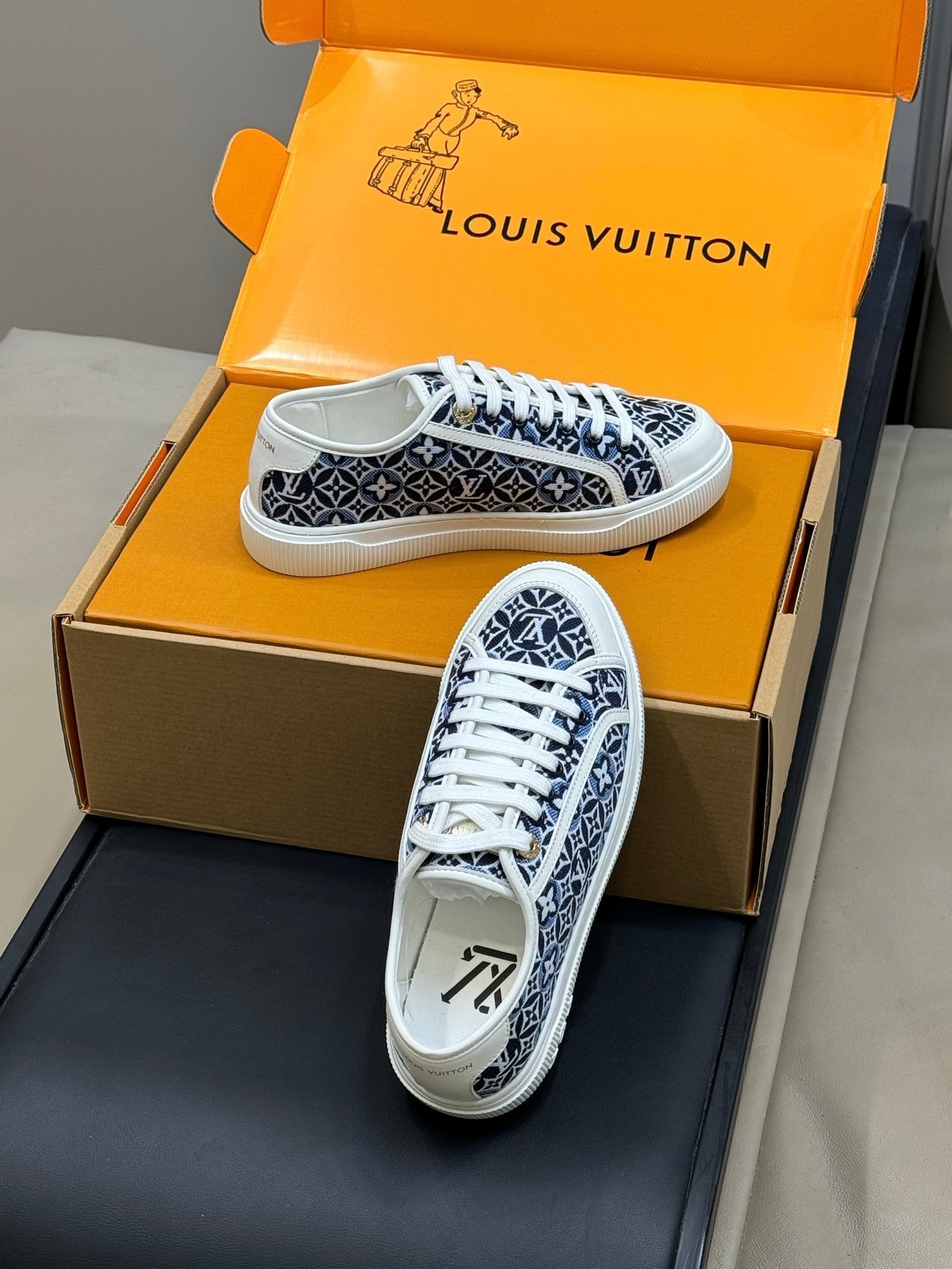 LV 26ss Sneaker Dark Blue Monogram Canvas Leather 621649