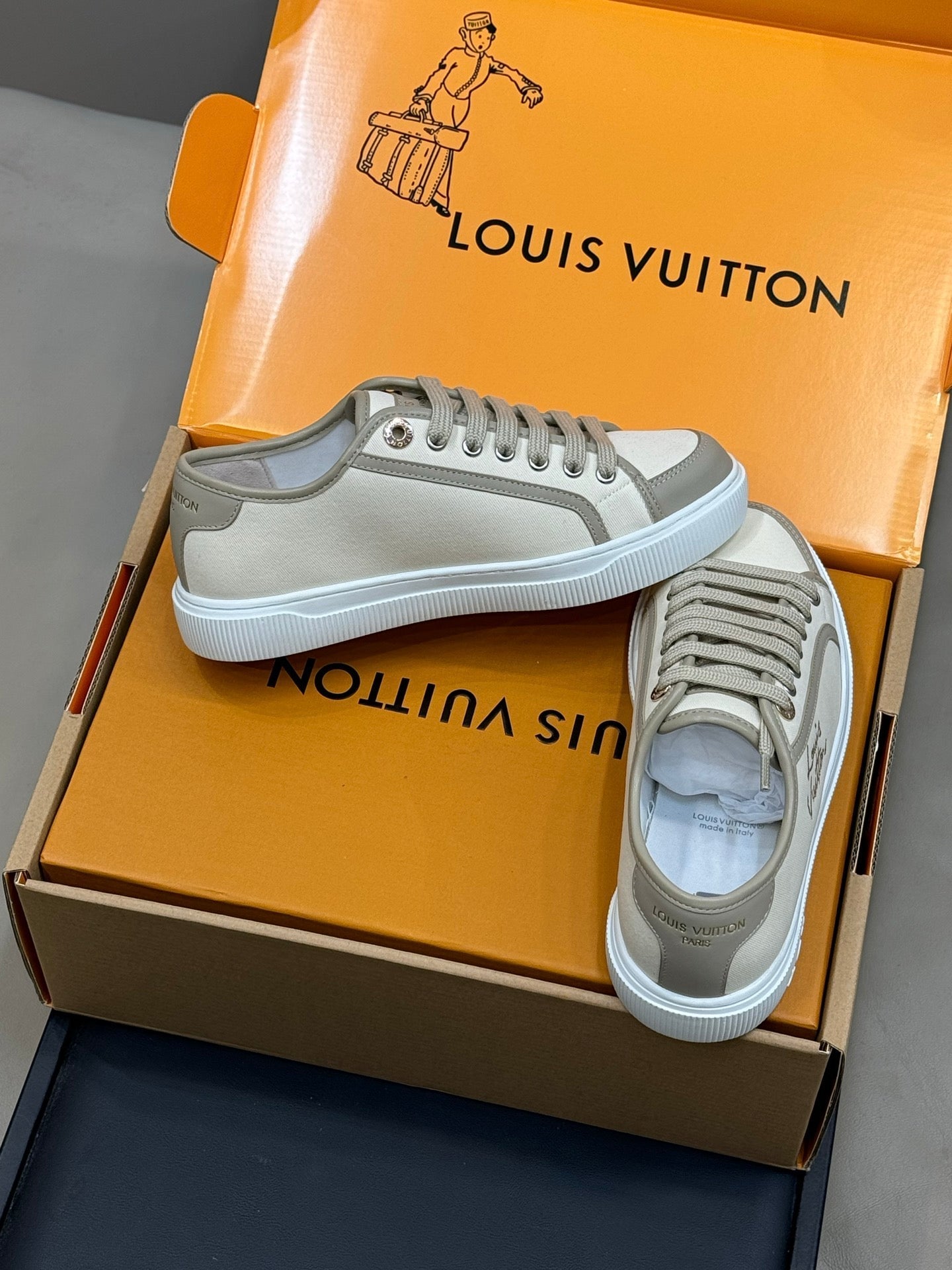 LV 26ss Sneaker White Gray Suede Leather 621652