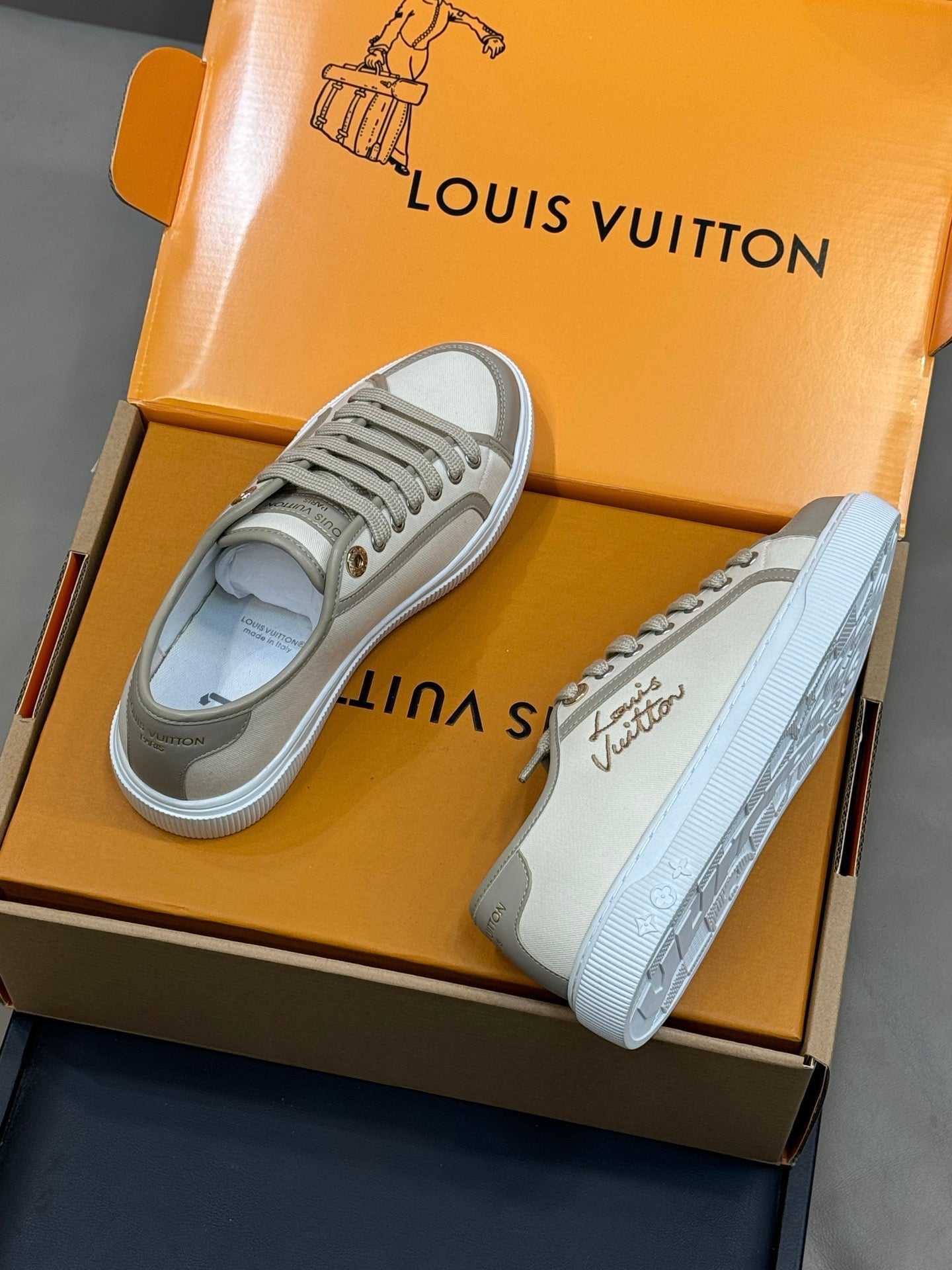 LV 26ss Sneaker White Gray Suede Leather 621652