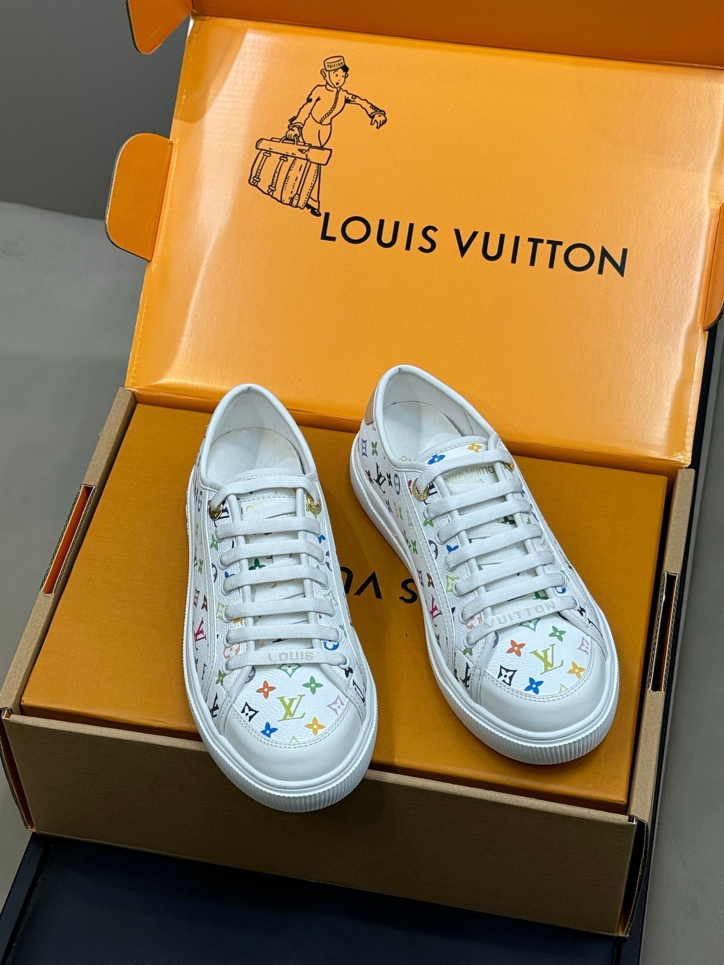 LV 26ss Sneaker White Multicolor Monogram Leather 621641
