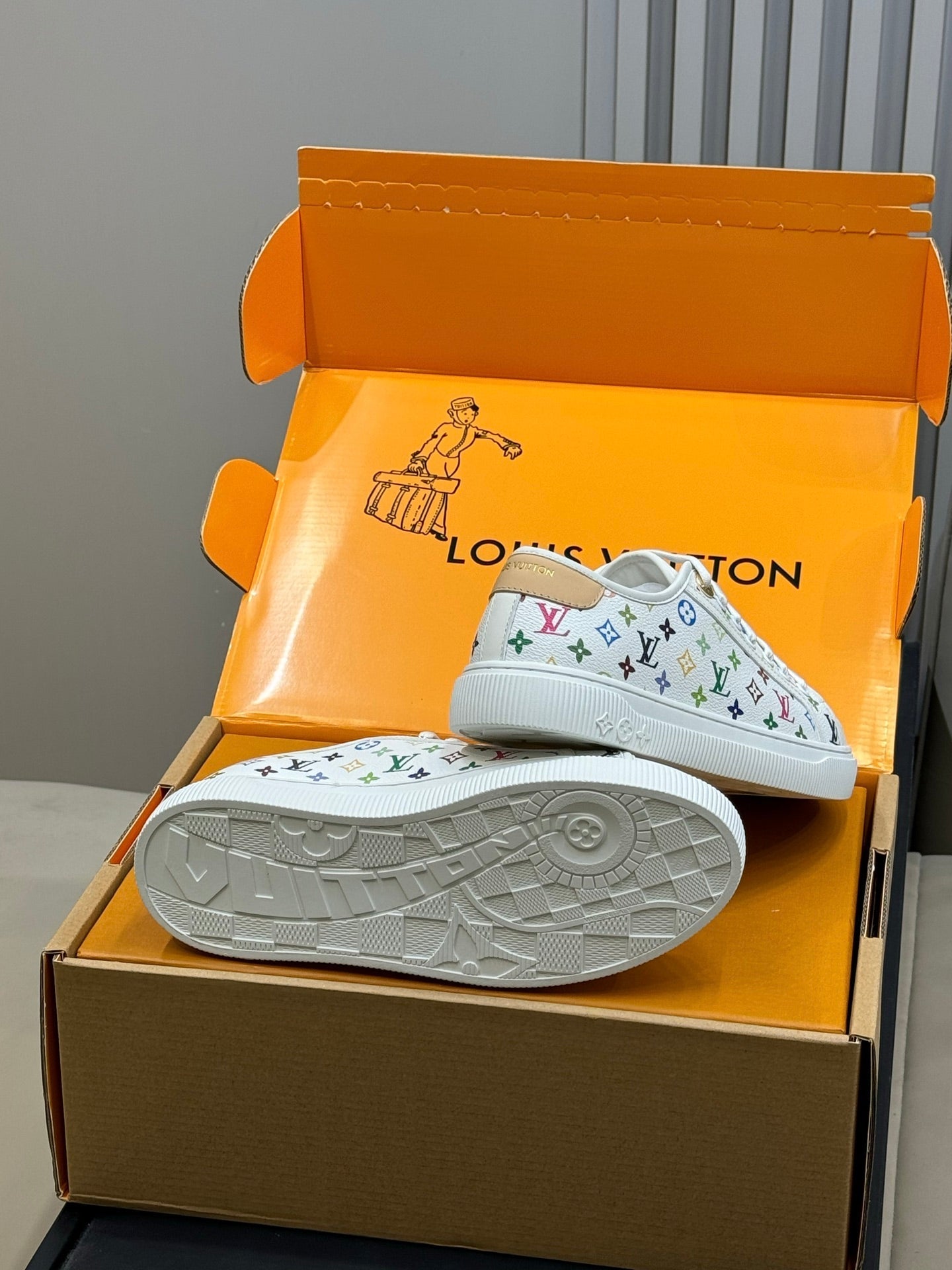 LV 26ss Sneaker White Multicolor Monogram Leather 621641