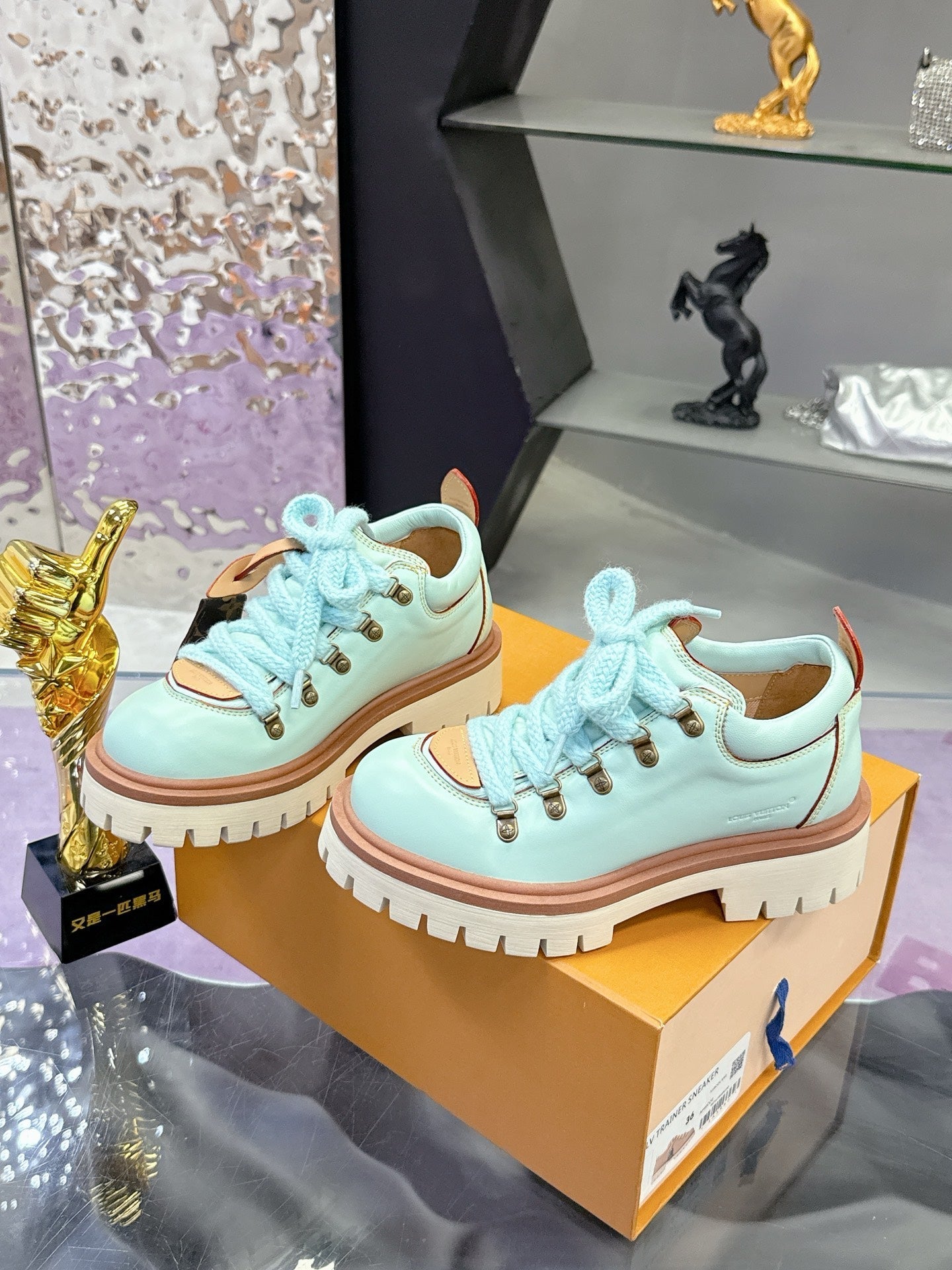 LV 26ss Sneaker Mint Green Sheepskin 672124
