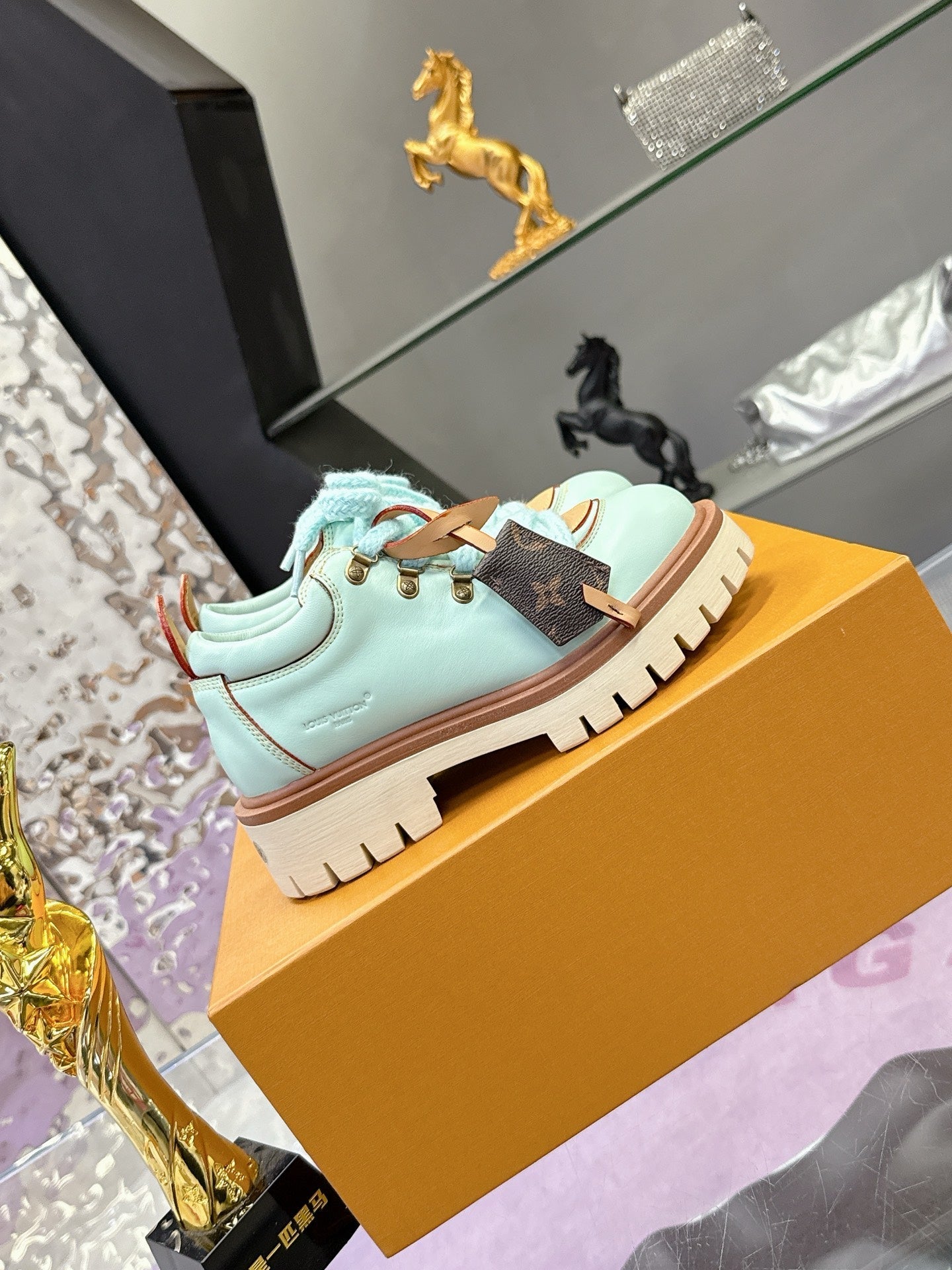 LV 26ss Sneaker Mint Green Sheepskin 672124