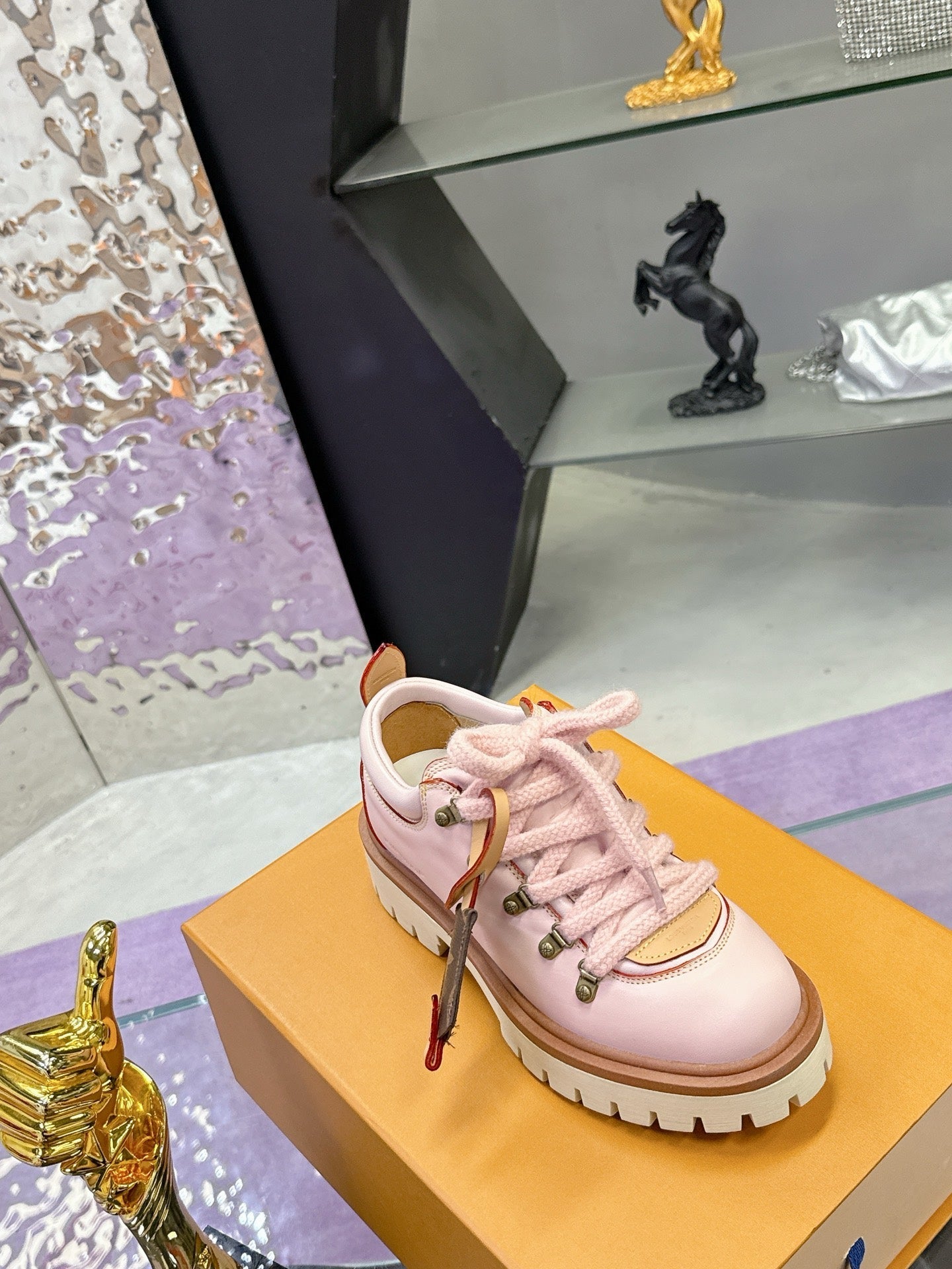LV 26ss Sneaker Light Pink Sheepskin 672125