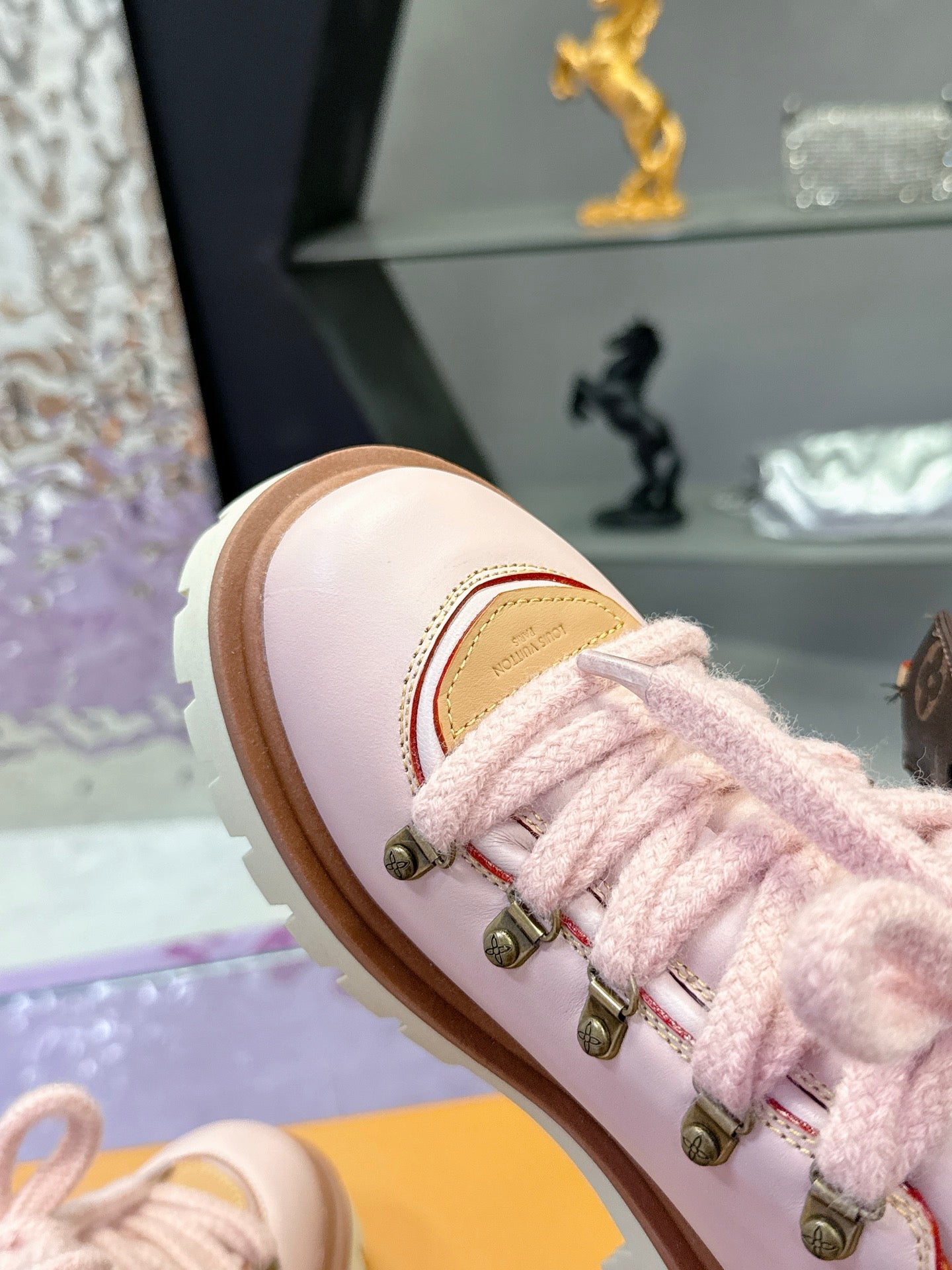LV 26ss Sneaker Light Pink Sheepskin 672125
