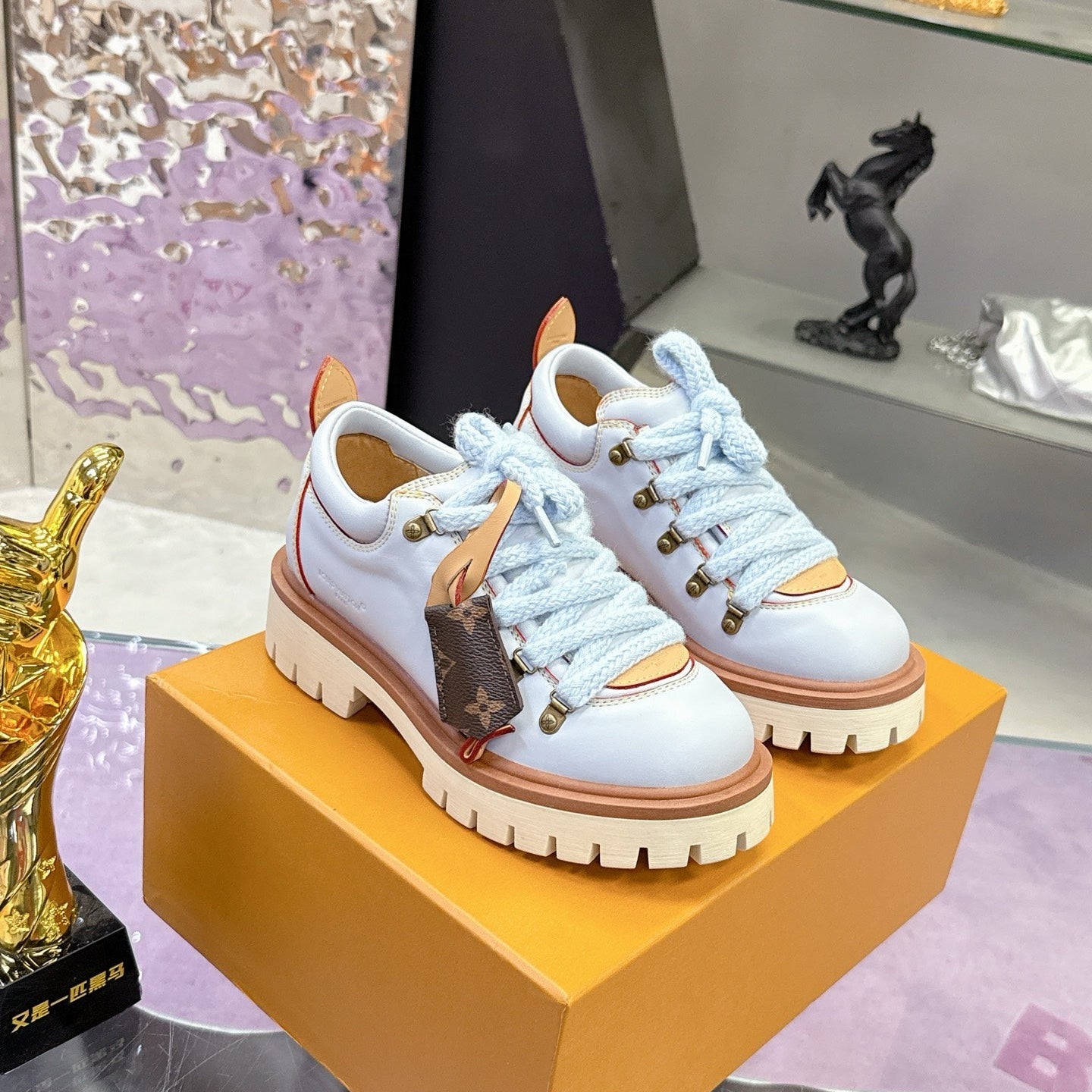 LV 26ss Sneaker Baby Blue Brown Sheepskin 672129