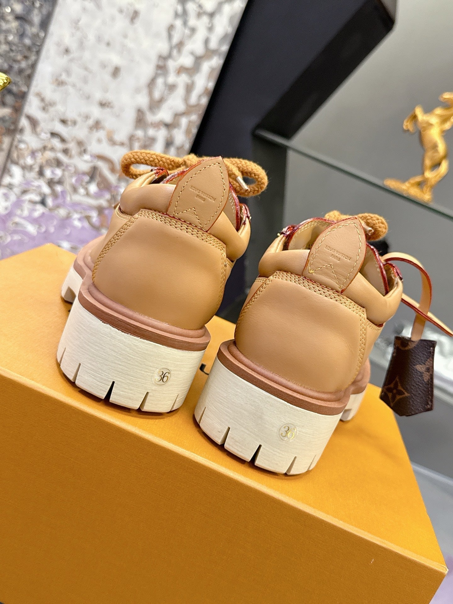 LV 26ss Sneaker Tan Brown Sheepskin 672130