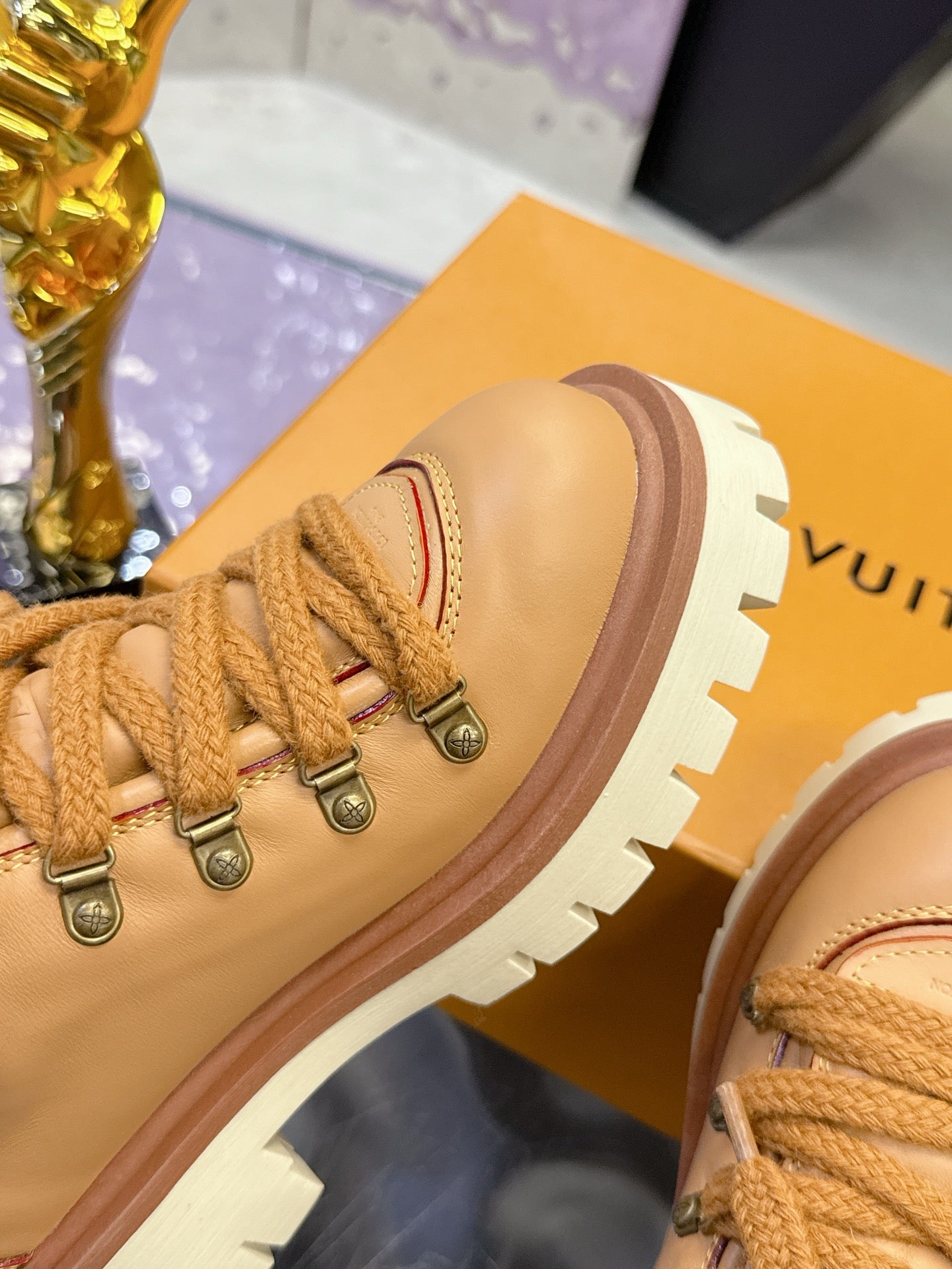 LV 26ss Sneaker Tan Brown Sheepskin 672130