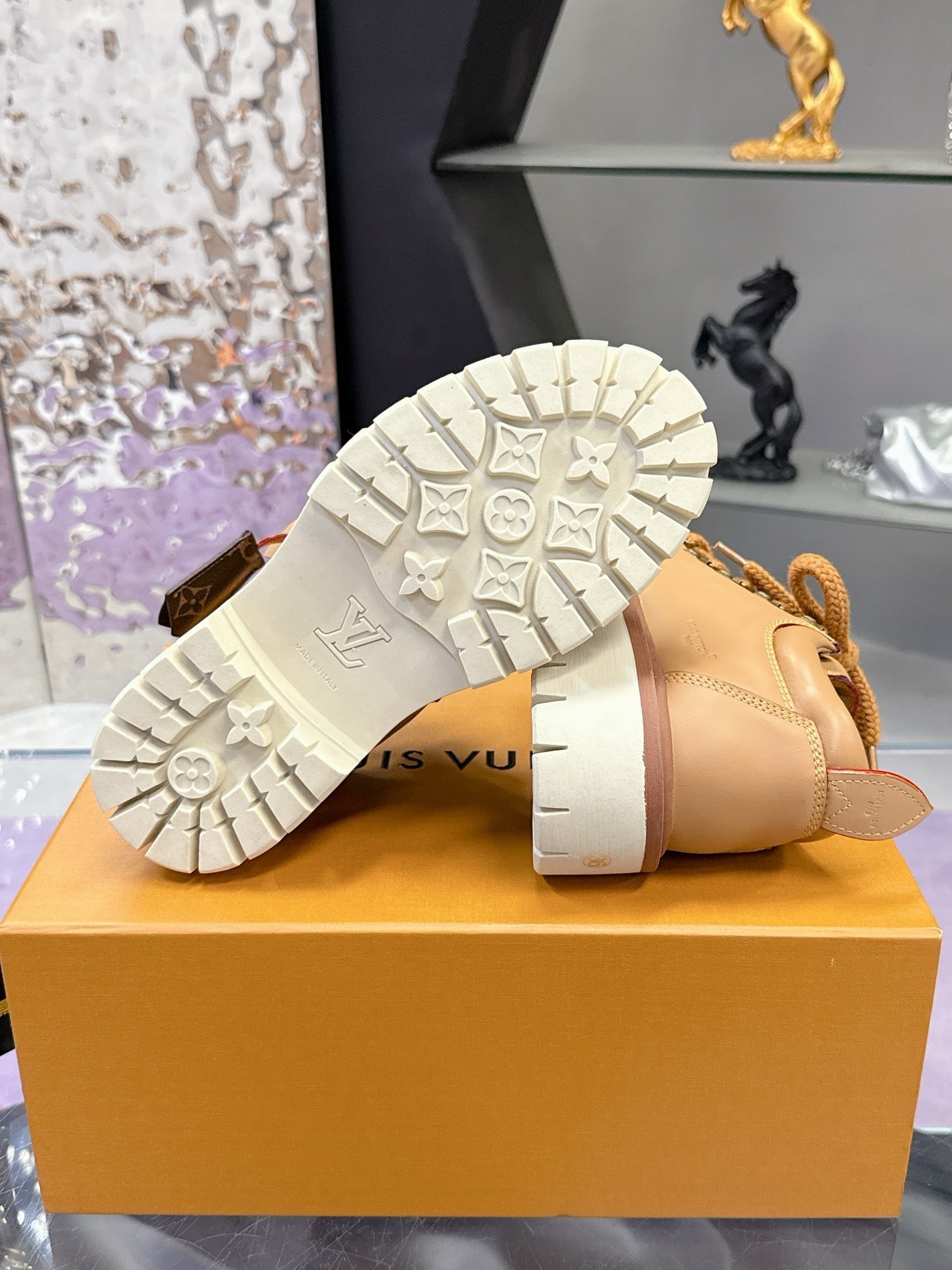 LV 26ss Sneaker Tan Brown Sheepskin 672130