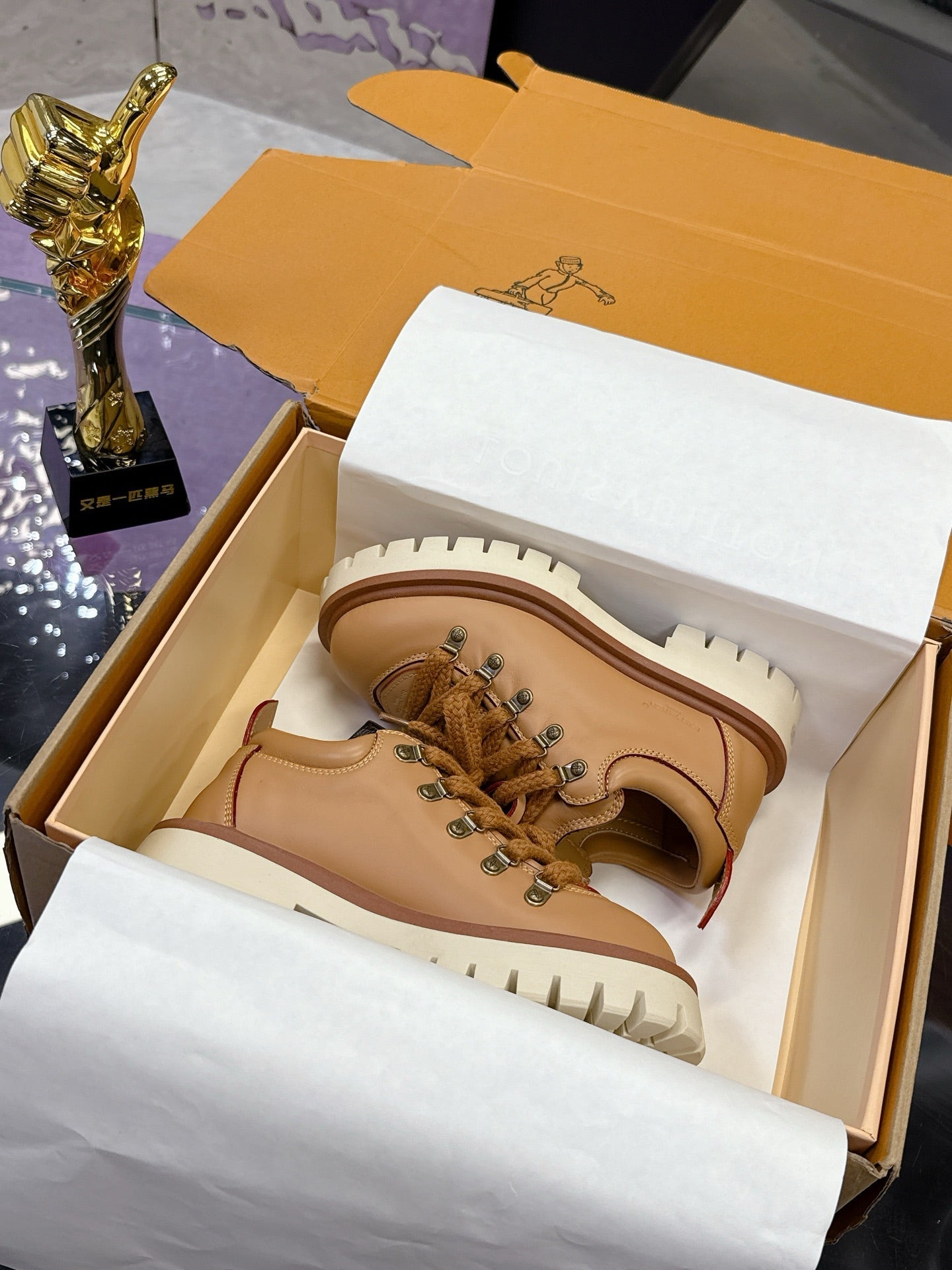 LV 26ss Sneaker Tan Brown Sheepskin 672130