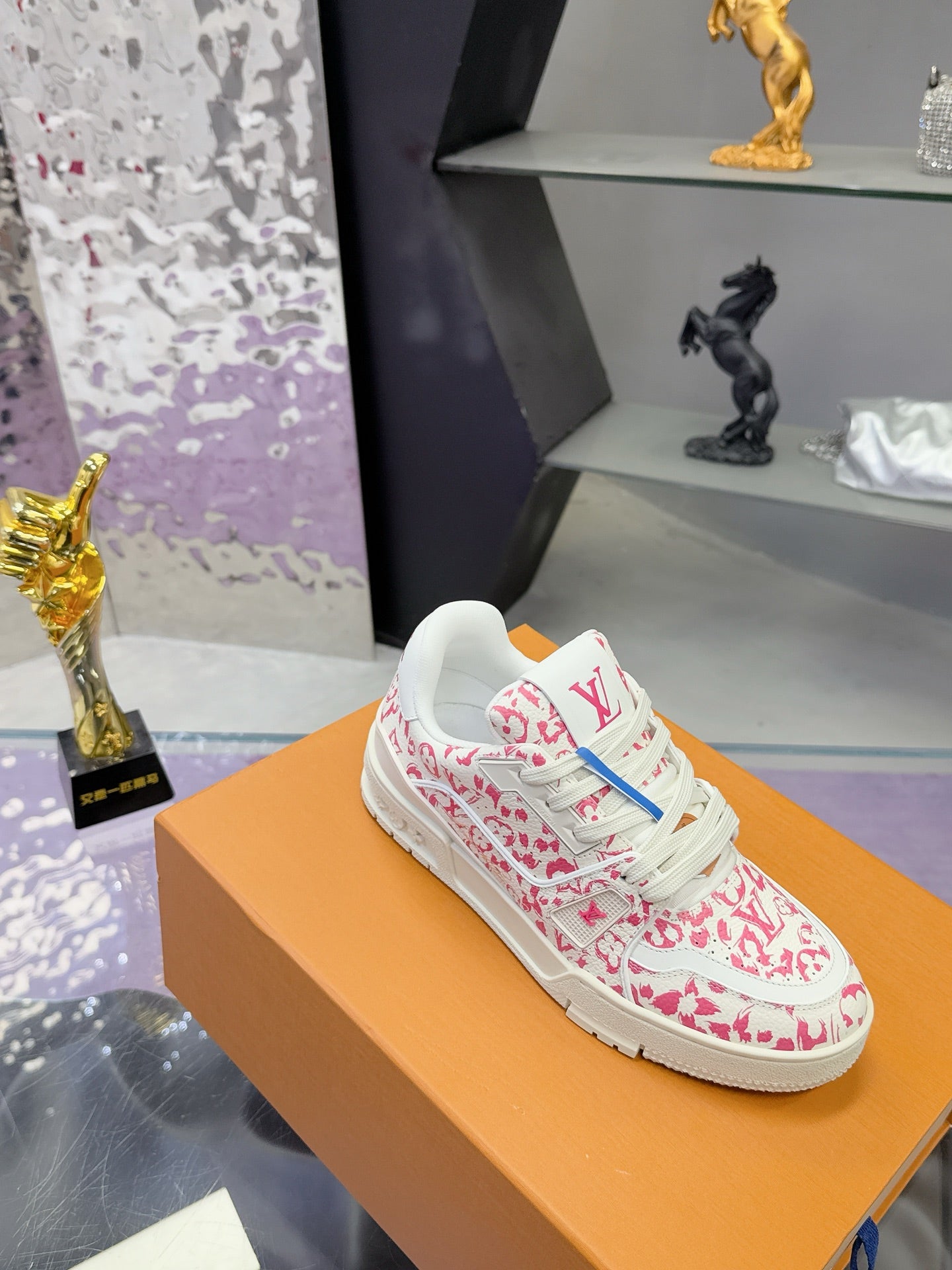 LV x Tyler 26ss Sneaker White Pink Cowhide  672144