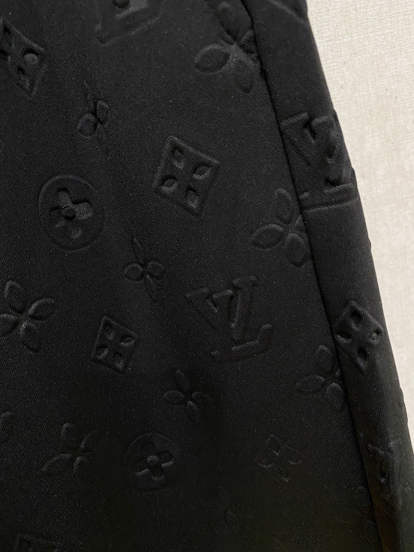 LV 26A Men's Casual Shorts Pants Black Fabric 406036