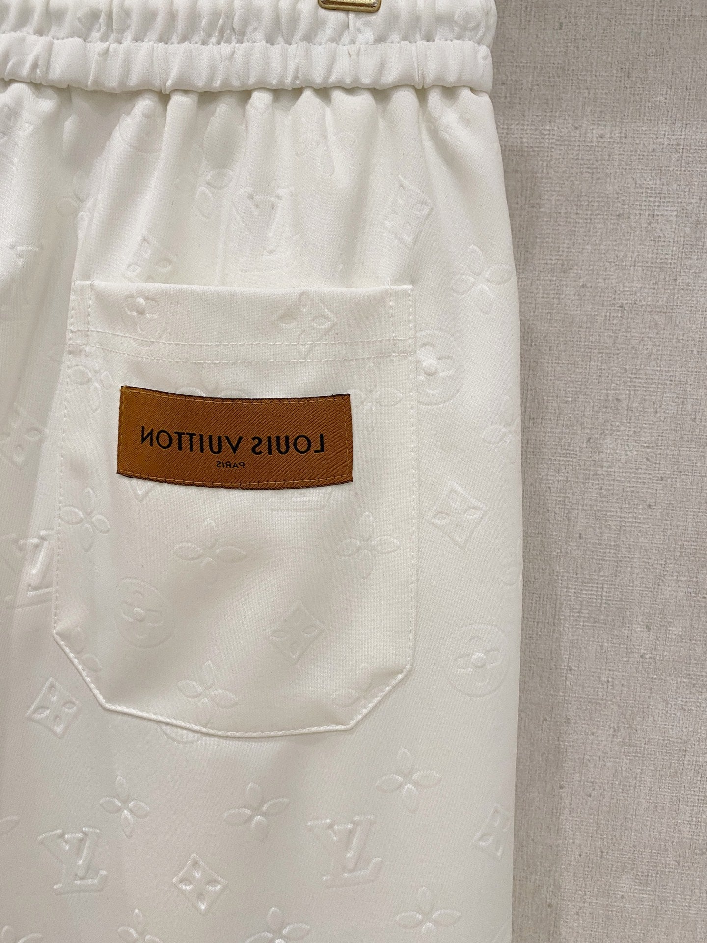 LV 26A Men's Casual Shorts Pants White Fabric 406037