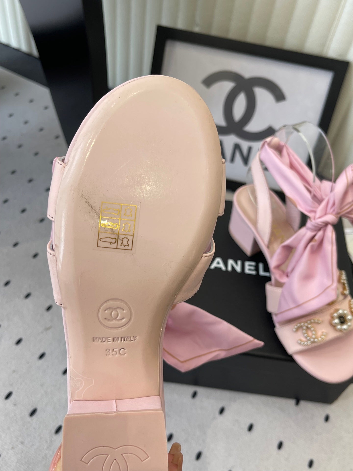 CC 26s Sandals 55 Light Pink Sheepskin Mixed Gold Charm 650083