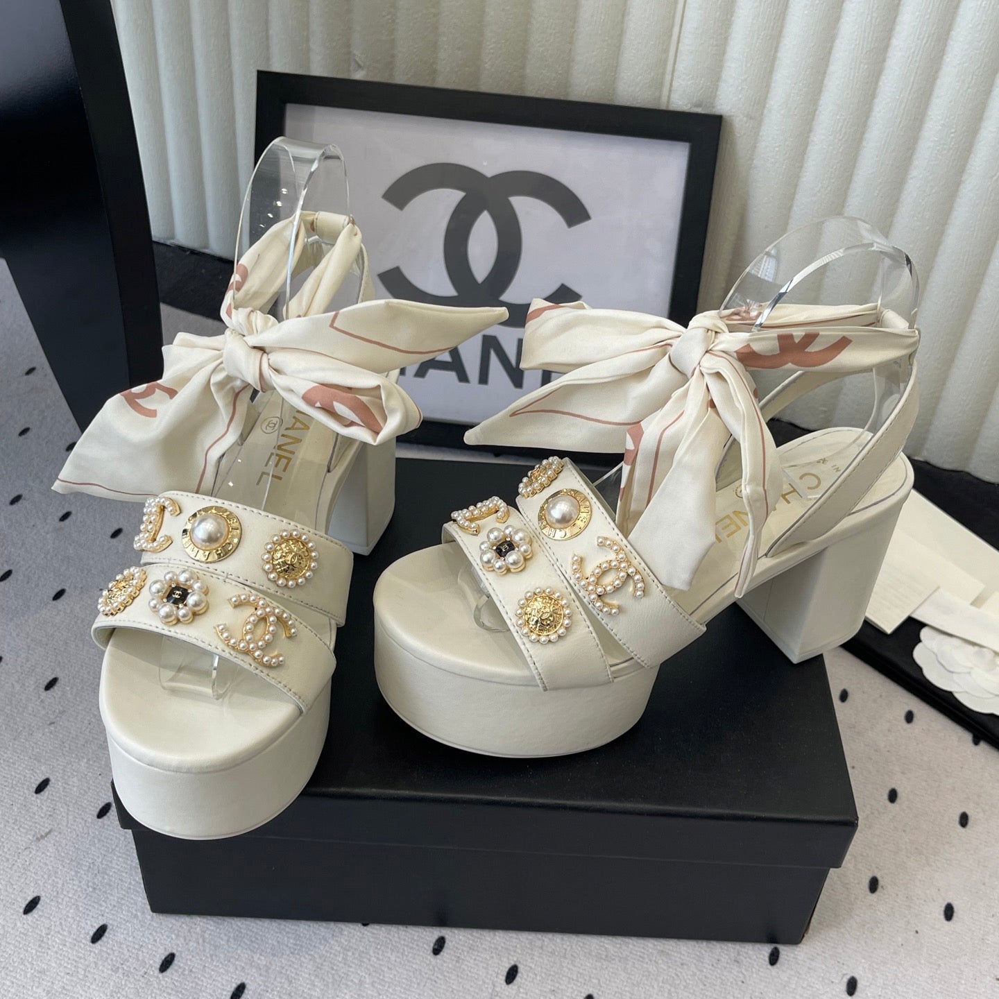 CC 26s Platform Sandals 75 White Sheepskin Mixed Gold Charm 650089