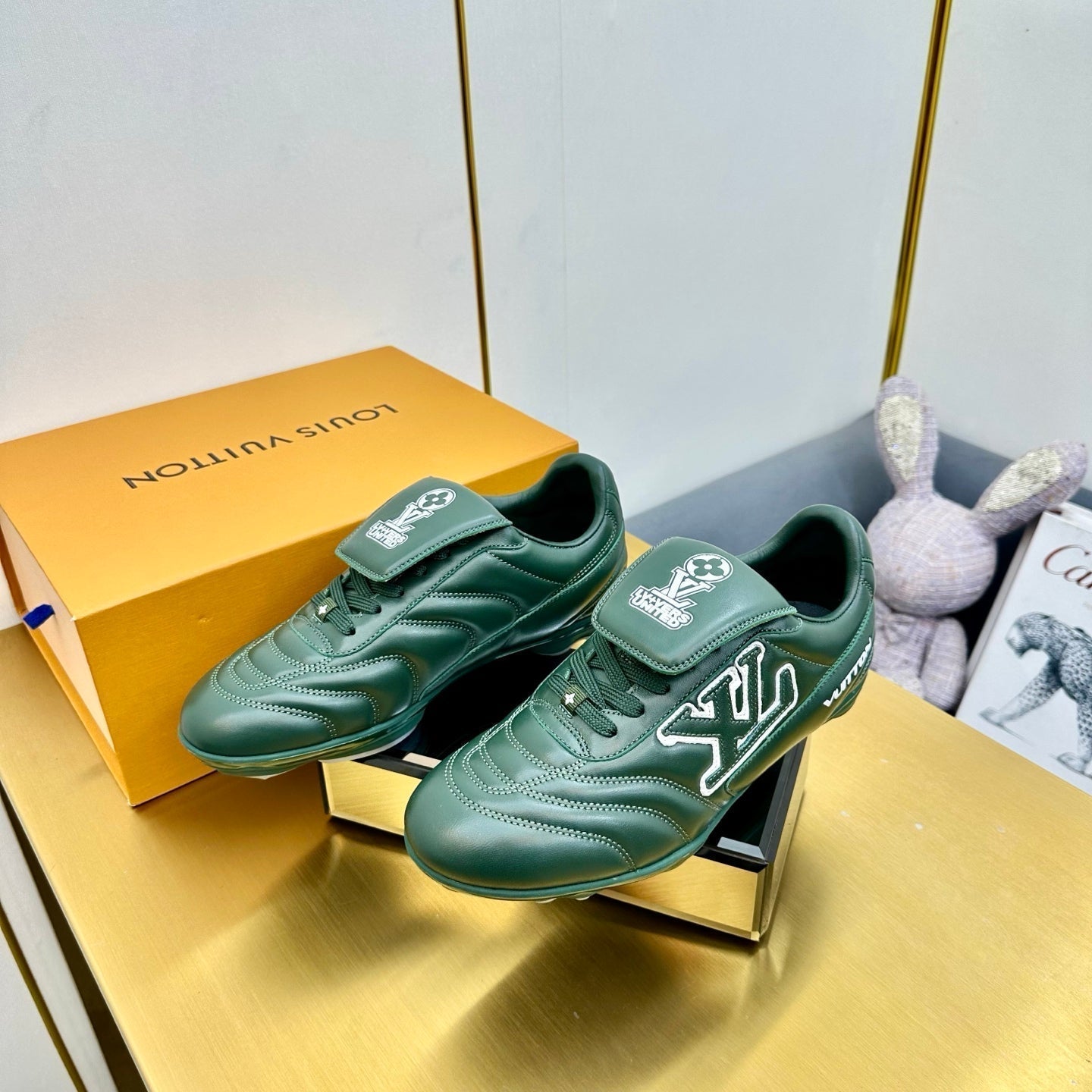 LV 25C Sneaker LV Footprint Soccer Vert Cuir de Veau uni 219933