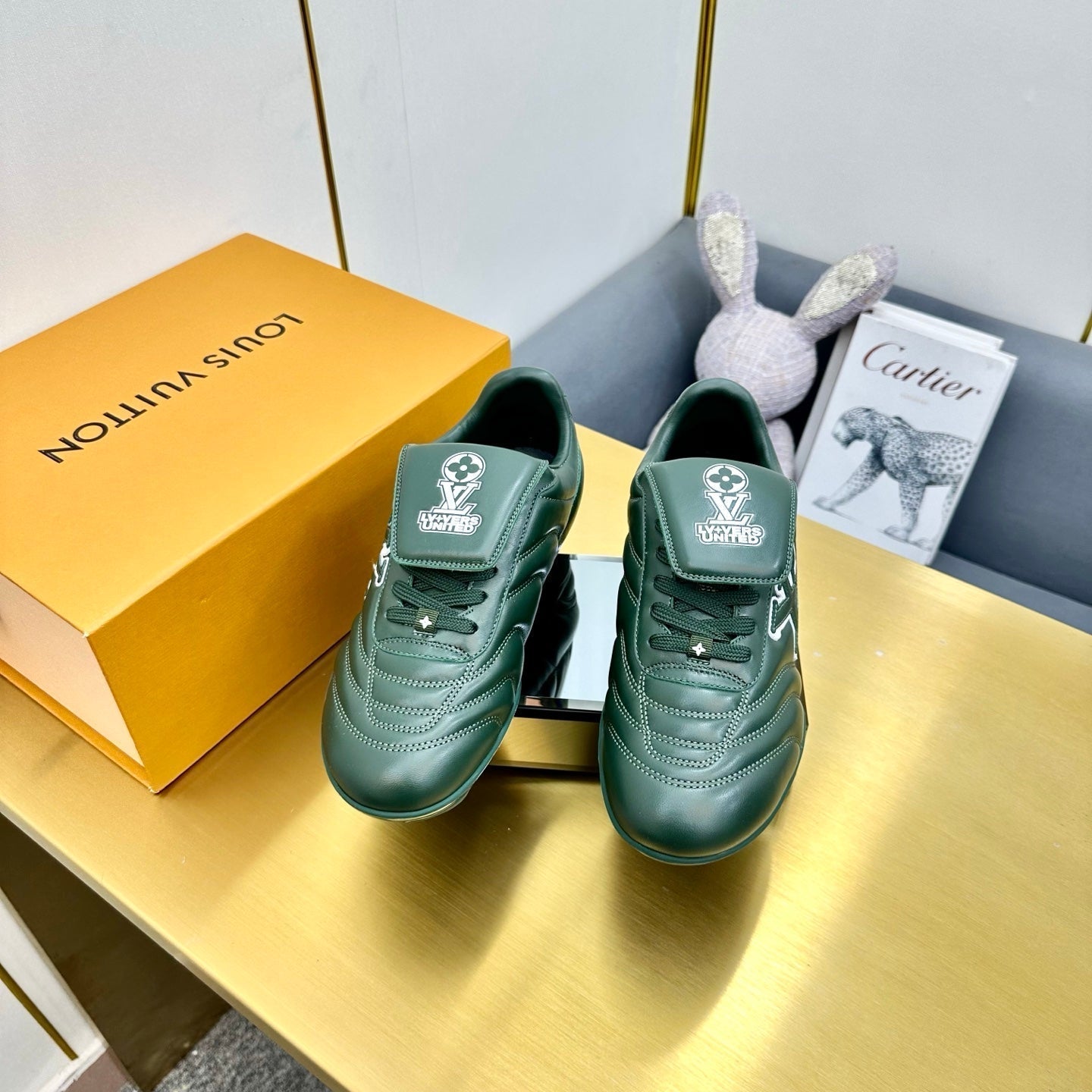 LV 25C Sneaker LV Footprint Soccer Vert Cuir de Veau uni 219933