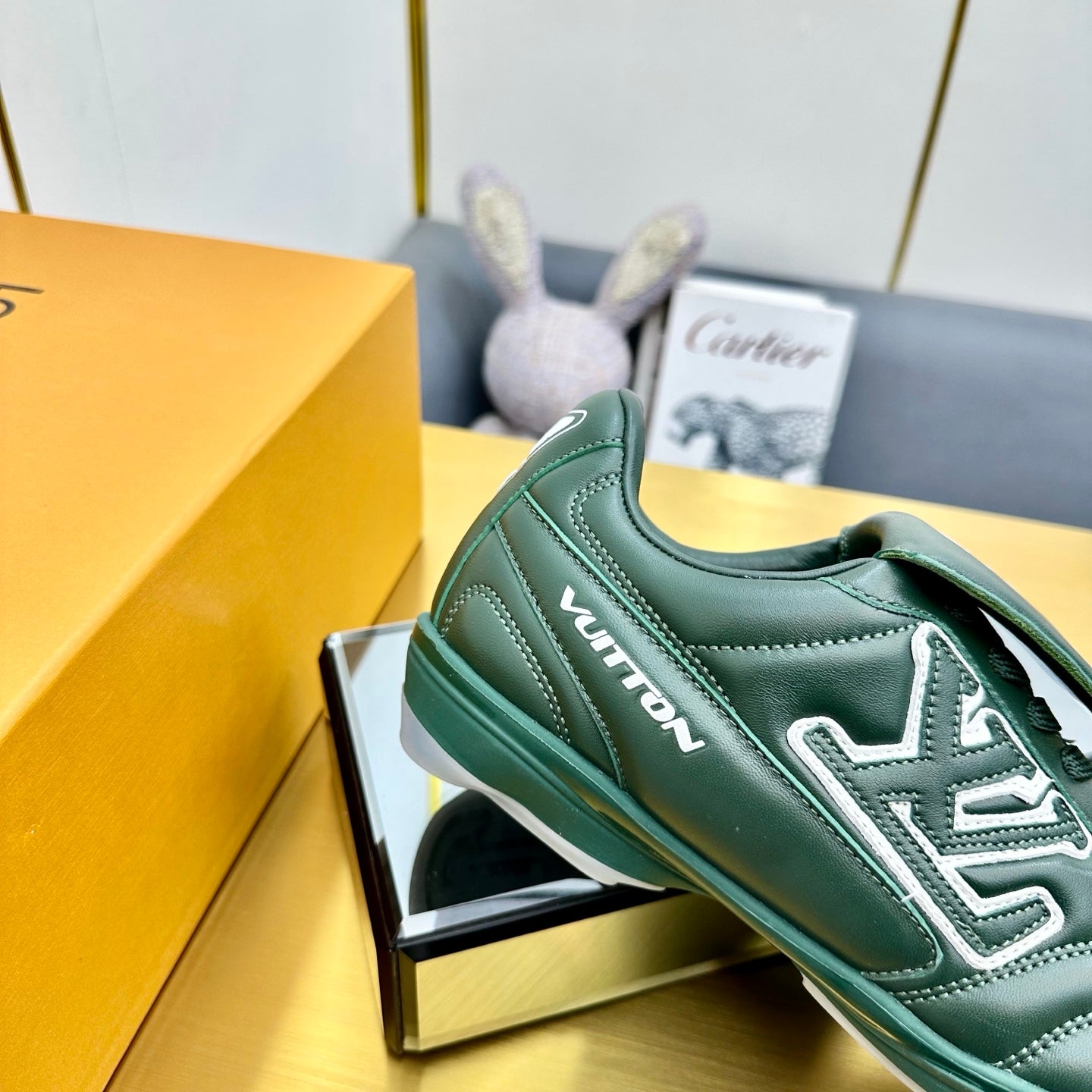 LV 25C Sneaker LV Footprint Soccer Vert Cuir de Veau uni 219933
